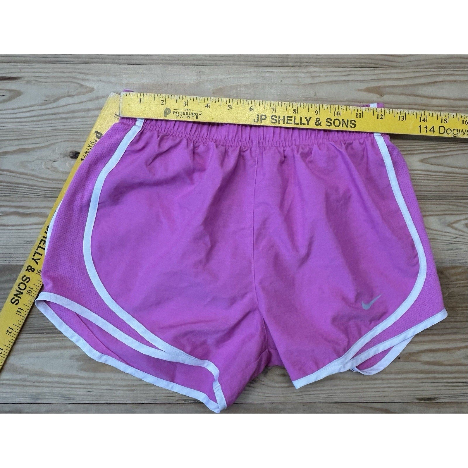 Nike Women's Size XS Athletic Shorts Dri Fit Gym Run Pink-White Polyester Liner.