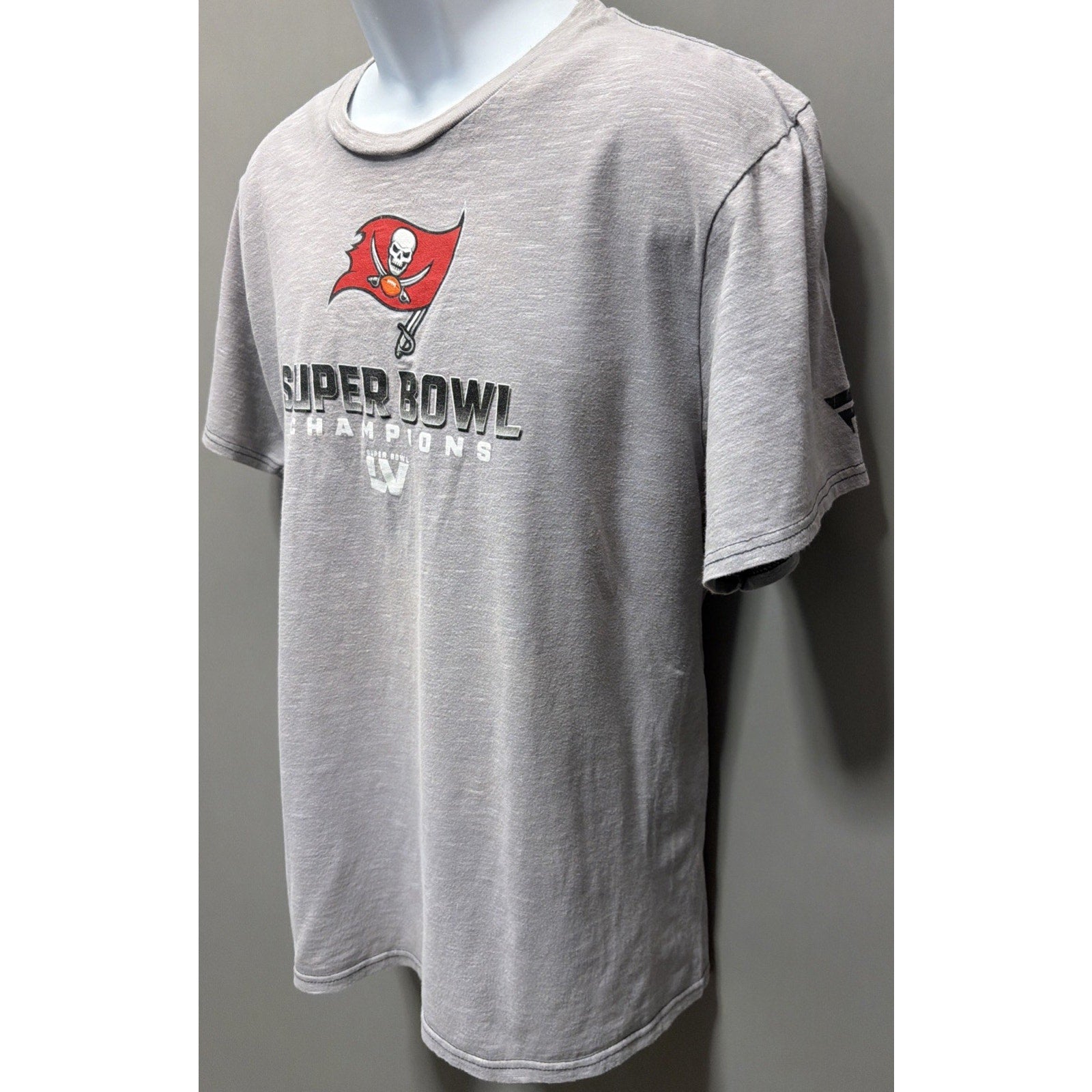 Tampa Bay Buccaneers Shirt Men Large NFL Super Bowl Champions Pro Line Fanatics