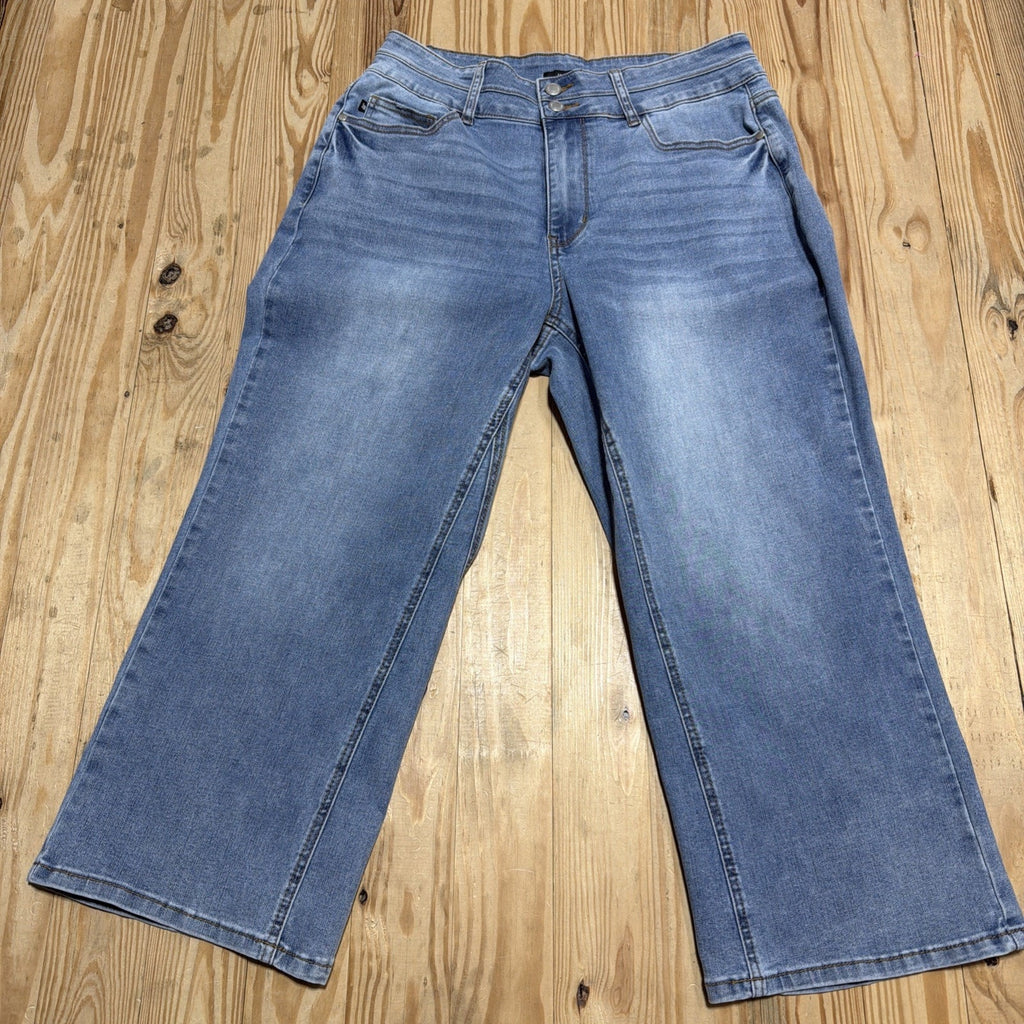 Judy Blue High Rise Wide Leg Crop Jeans in Medium Wash Size 14 32x25