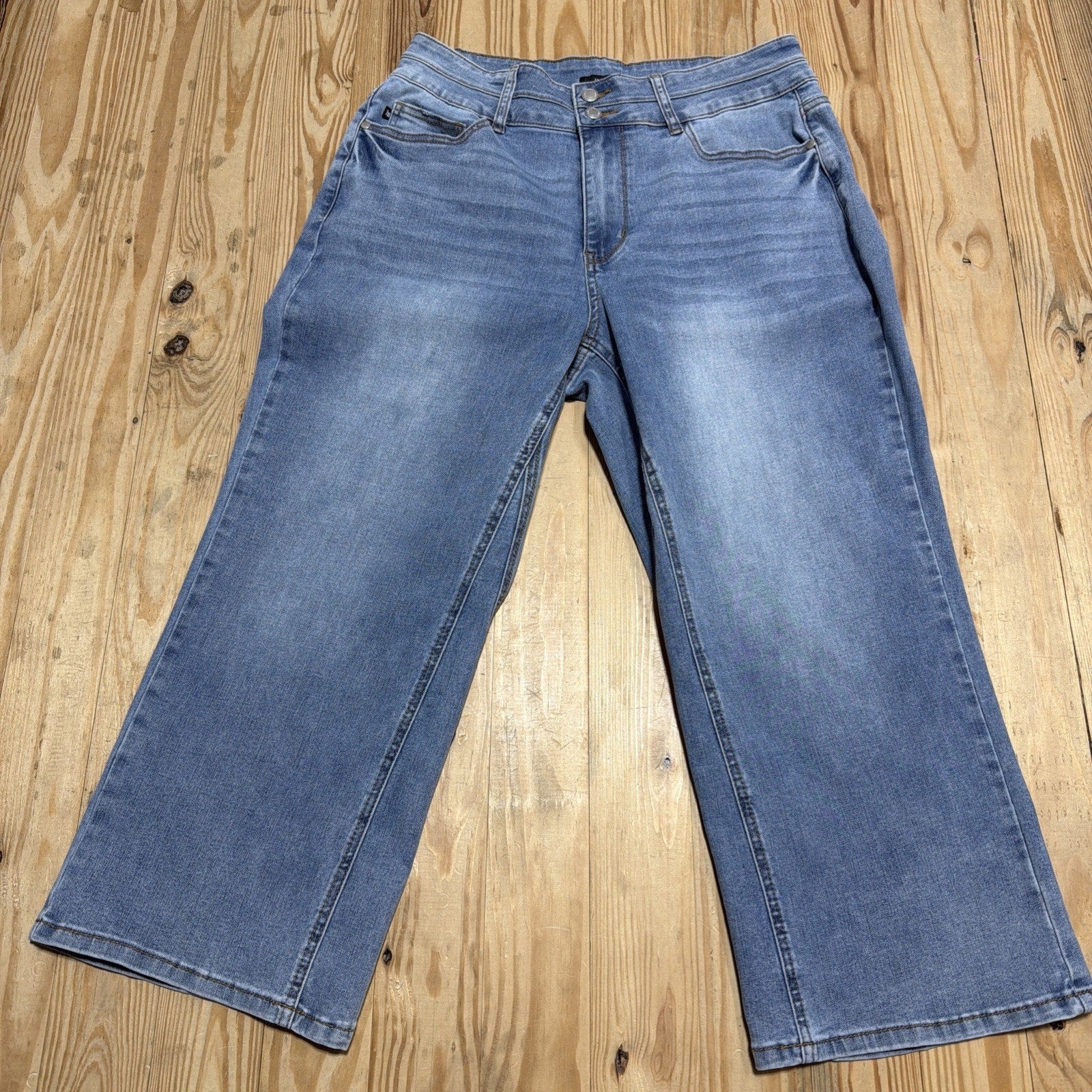 Judy Blue High Rise Wide Leg Crop Jeans in Medium Wash Size 14 32x25
