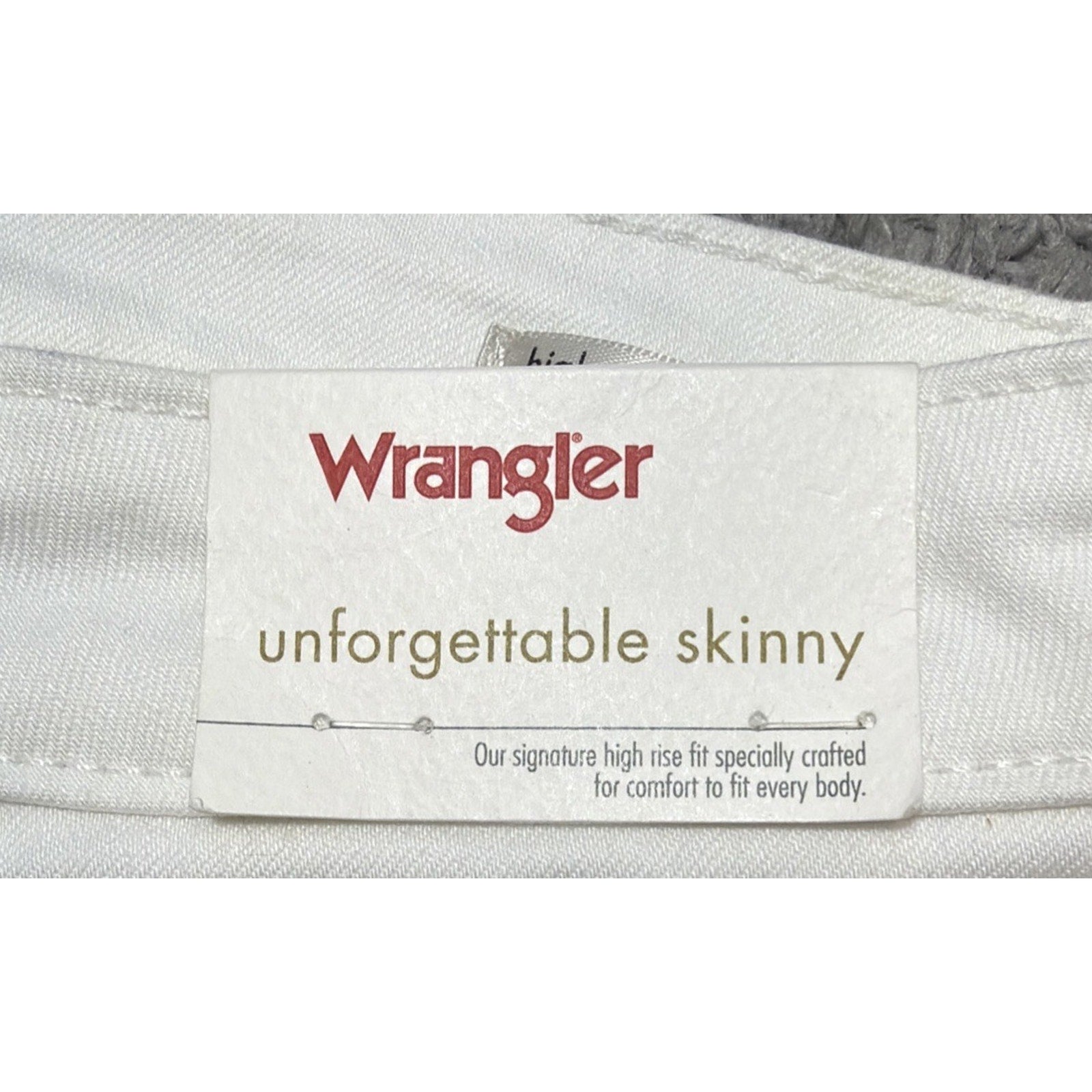 New Wrangler Women's 8 High Rise Unforgettable Skinny Jean Bright White 29x28