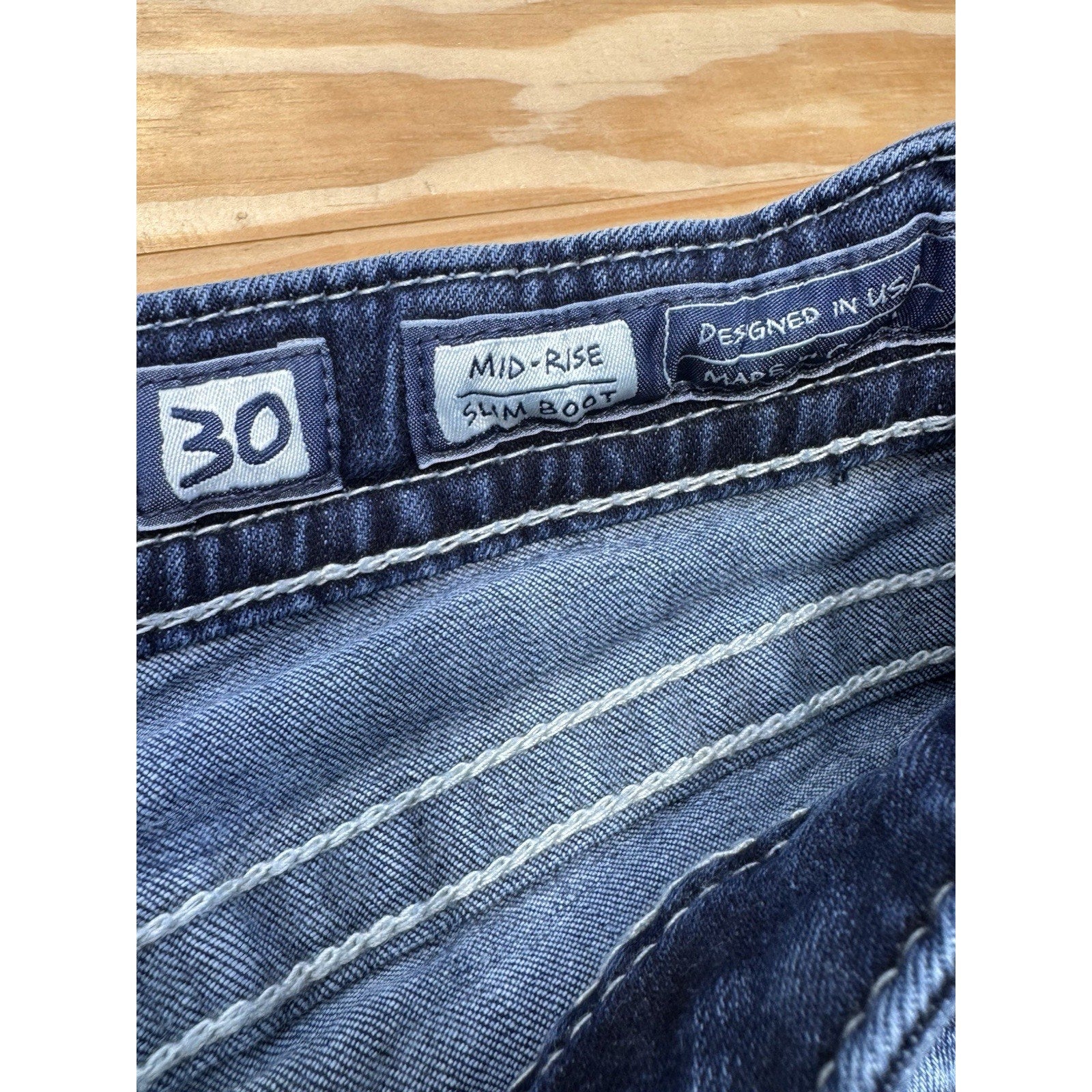 Miss Me Mid-Rise Slim Boot Jeans Size 30 MP7315SB Aztec Design Measures 29X33