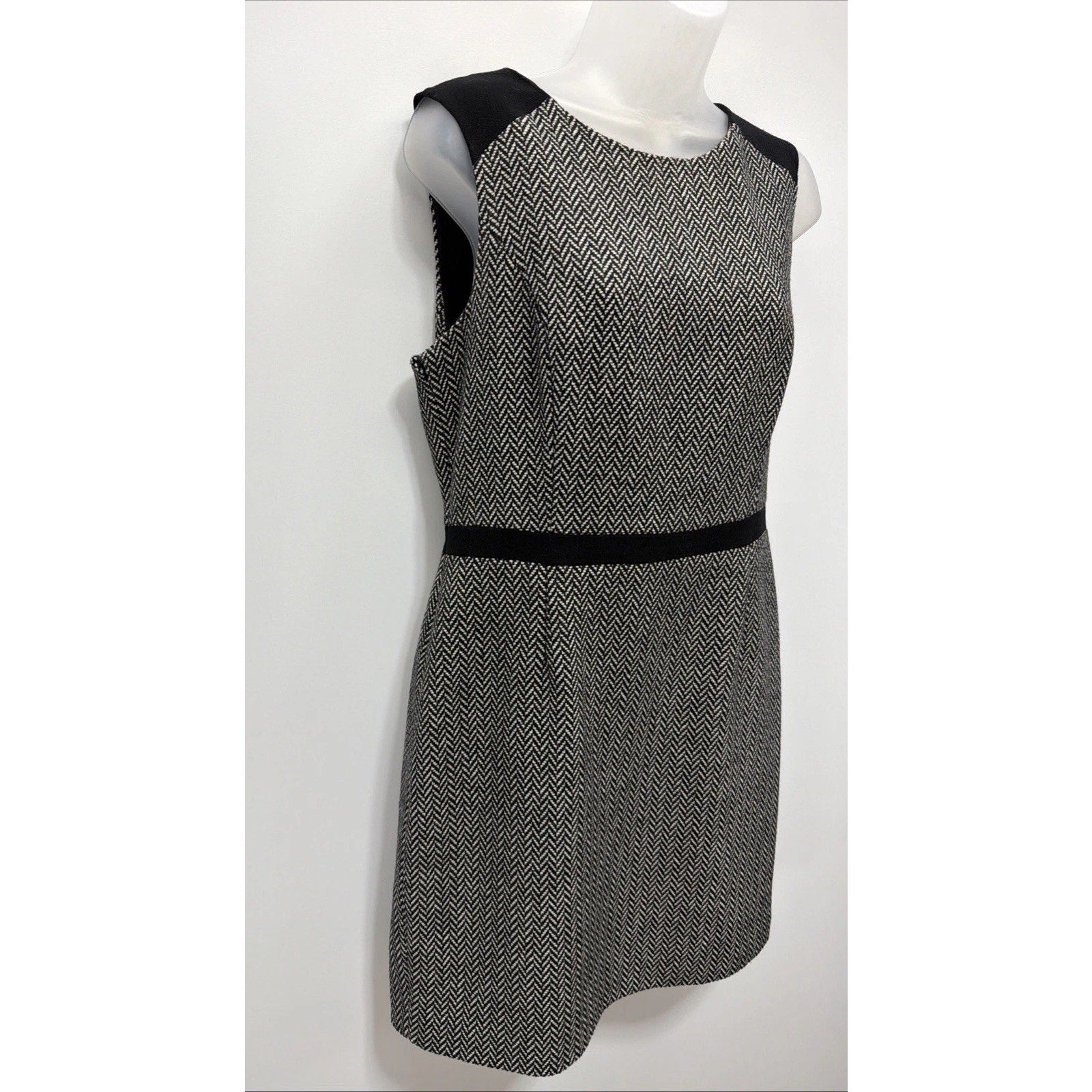 Banana Republic Sheath Dress Size 8 Gray Neutral Career Professional Wool
