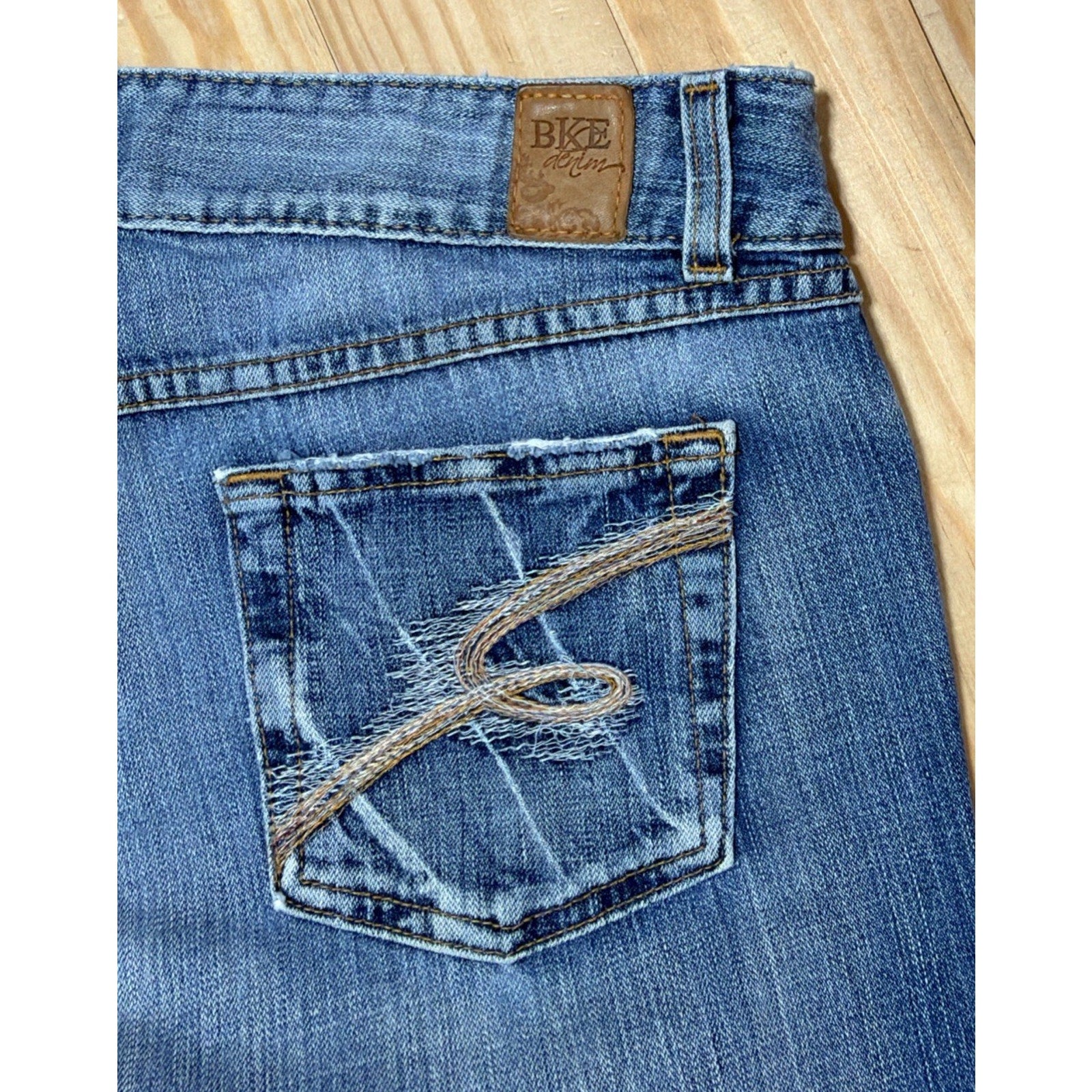 VTG Y2K Buckle BKE Denim Cropped Capri Light Wash Jeans Size 34x25 Low Rise