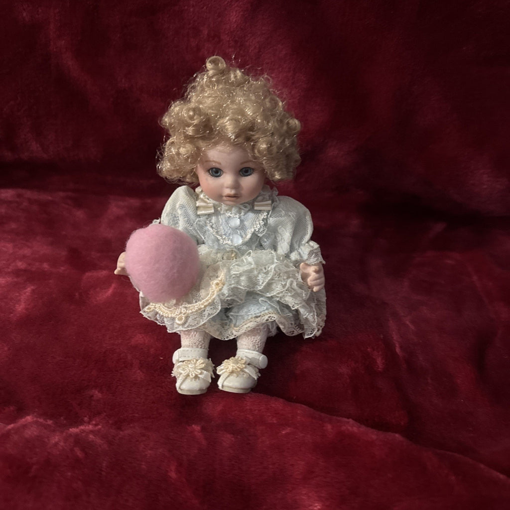 2003 Marie Osmond Tiny Tots Collection SUZANNE 7" Sitting Porcelain Doll