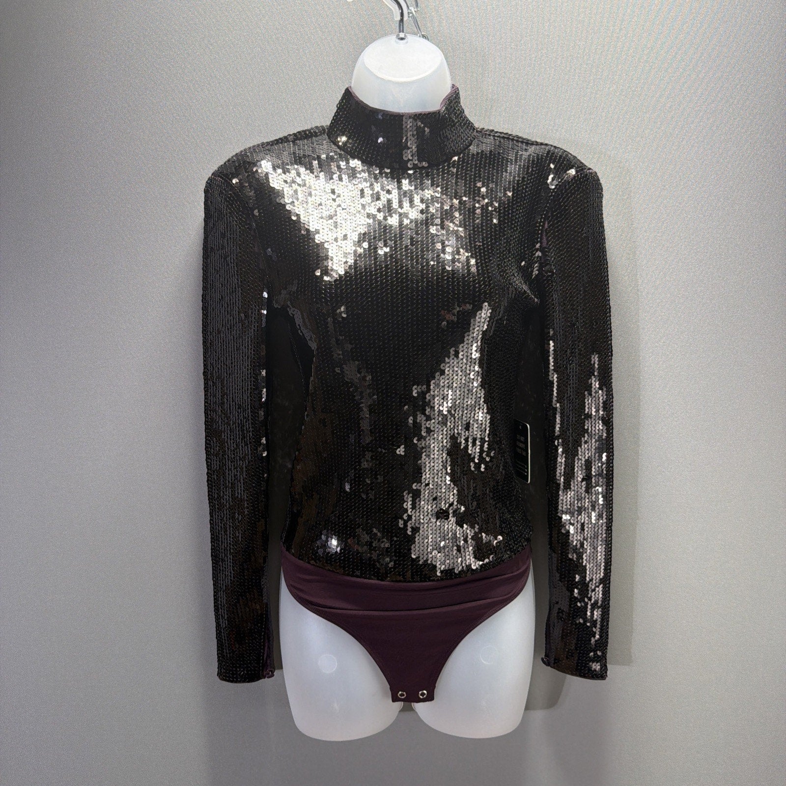 EXPRESS Women Sequin Padded Shoulder Thong Bodysuit Size XS Stretch NWT