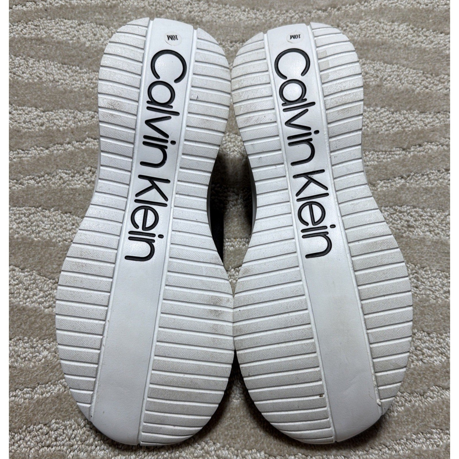Calvin Klein Women’s Slip-On Uzza Sneakers Black / White Size 10