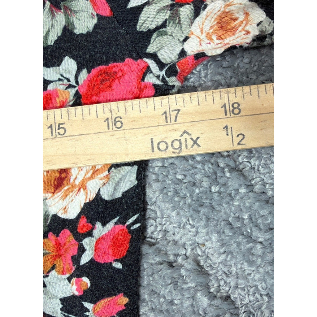 Free Kisses Black floral short sleeve Cut out V Neck Cold Shoulder Top size M