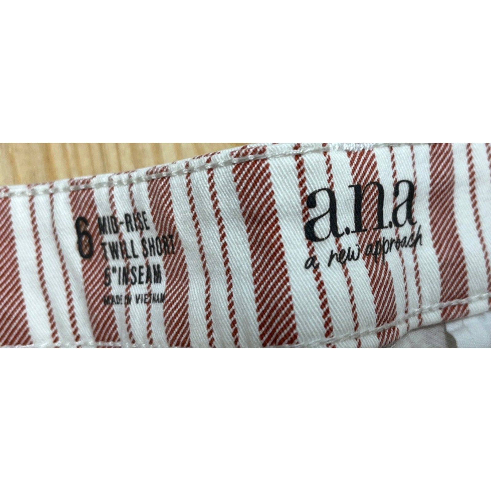 A.N.A. Mid Rise Burgundy Stripe 5” Inseam Chino Shorts Women’s Size 6