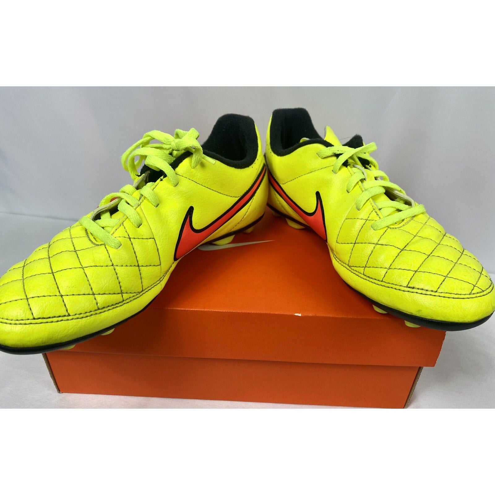 Nike JR TIEMPO RIO II FG - R 5 1/2 Yellow/Black Soccer Cleats
