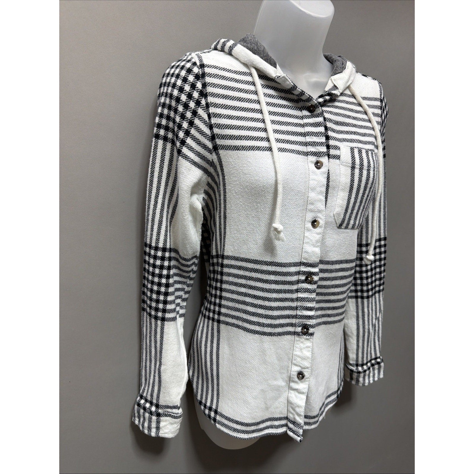 BKE Boyfriend Eased Hooded Flannel Full Zip Shacket Womens Medium White Black