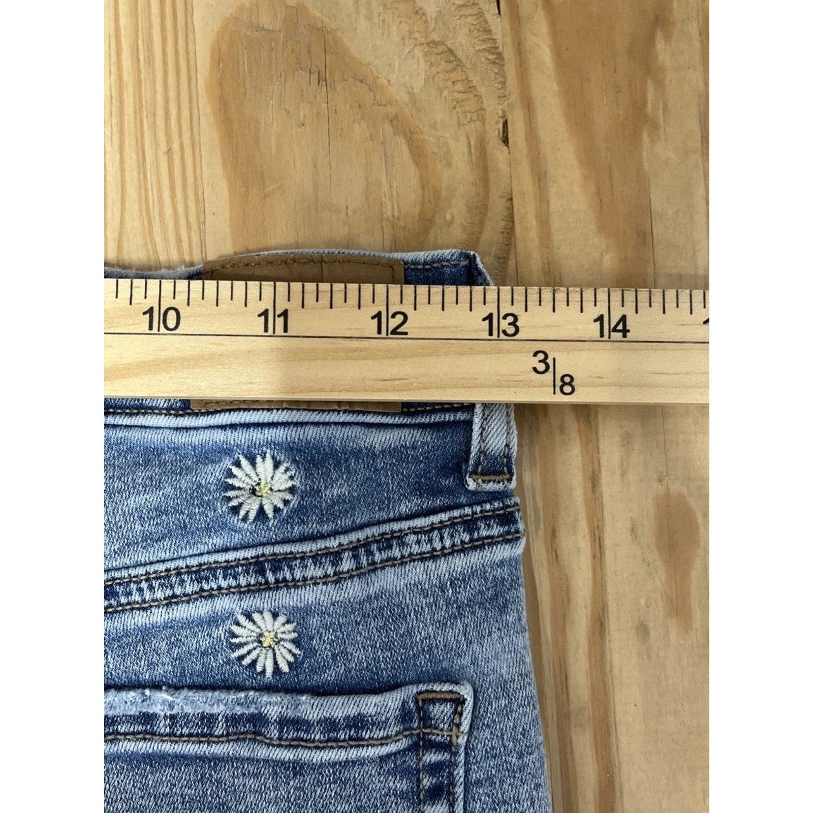 American Eagle Hi Rise Shortie Shorts Daisy Embroidered Women's Size 2