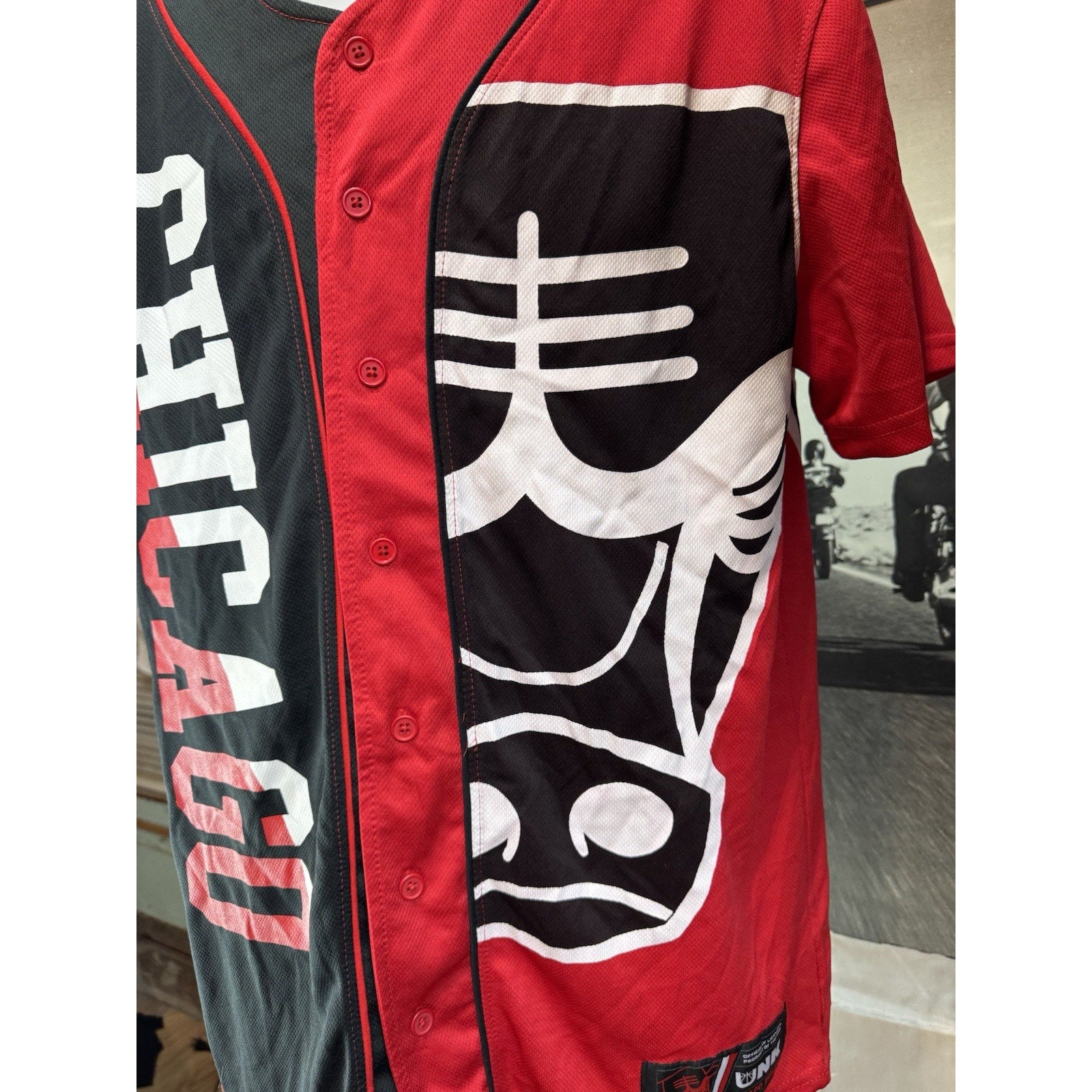 Chicago Bulls Jersey Medium NBA Button Up Shirt Short Sleeve Red Black UNK NWT