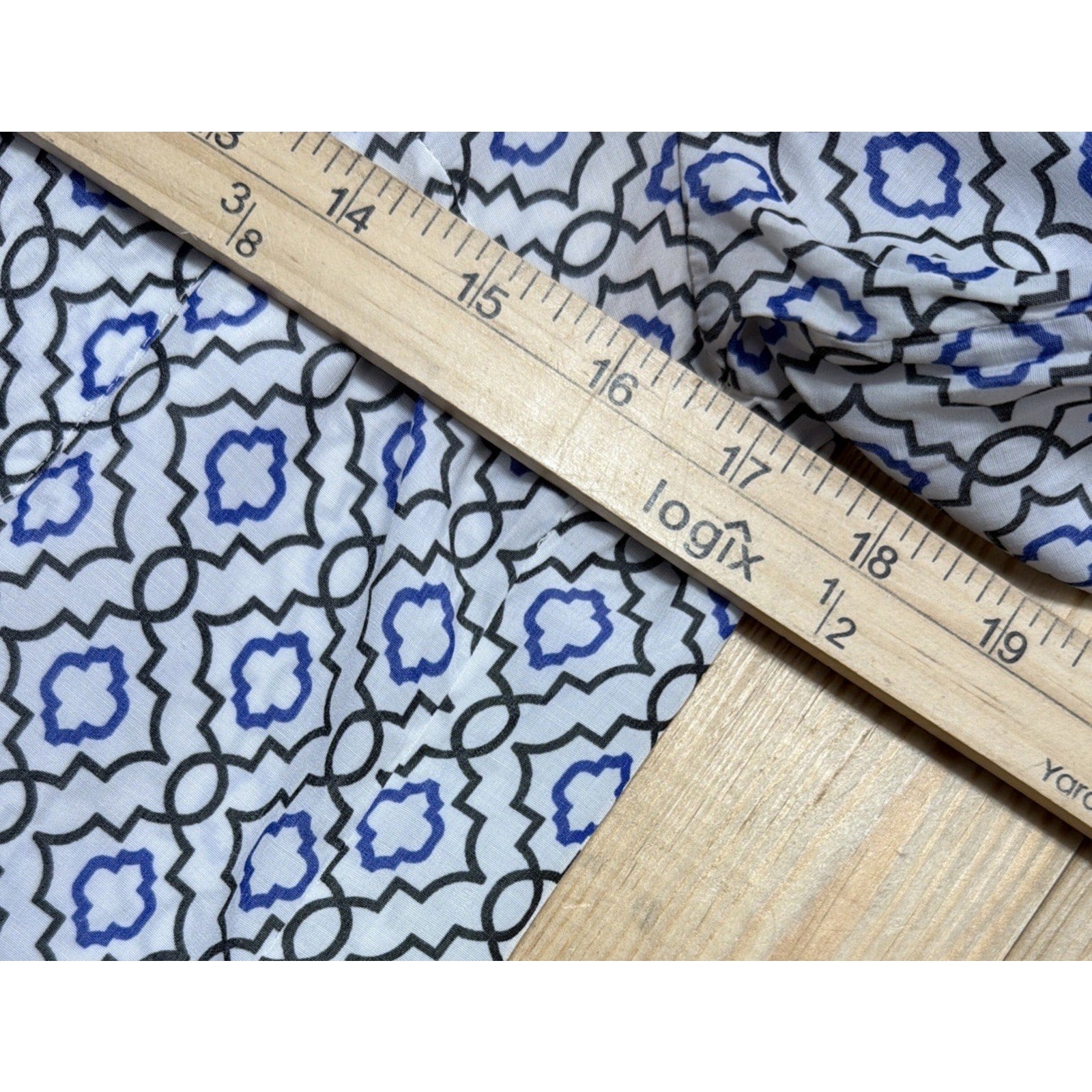 Express The City Shirt Mosaic White Blue Gray Geo Sleeve M