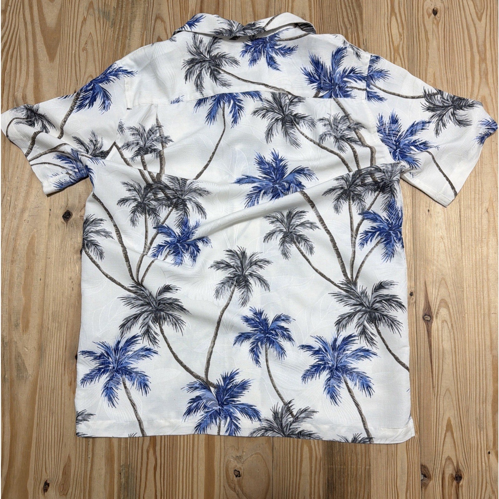 Caribbean Shirt Off White Floral Hawaiian Short Sleeve Button Medium EUC