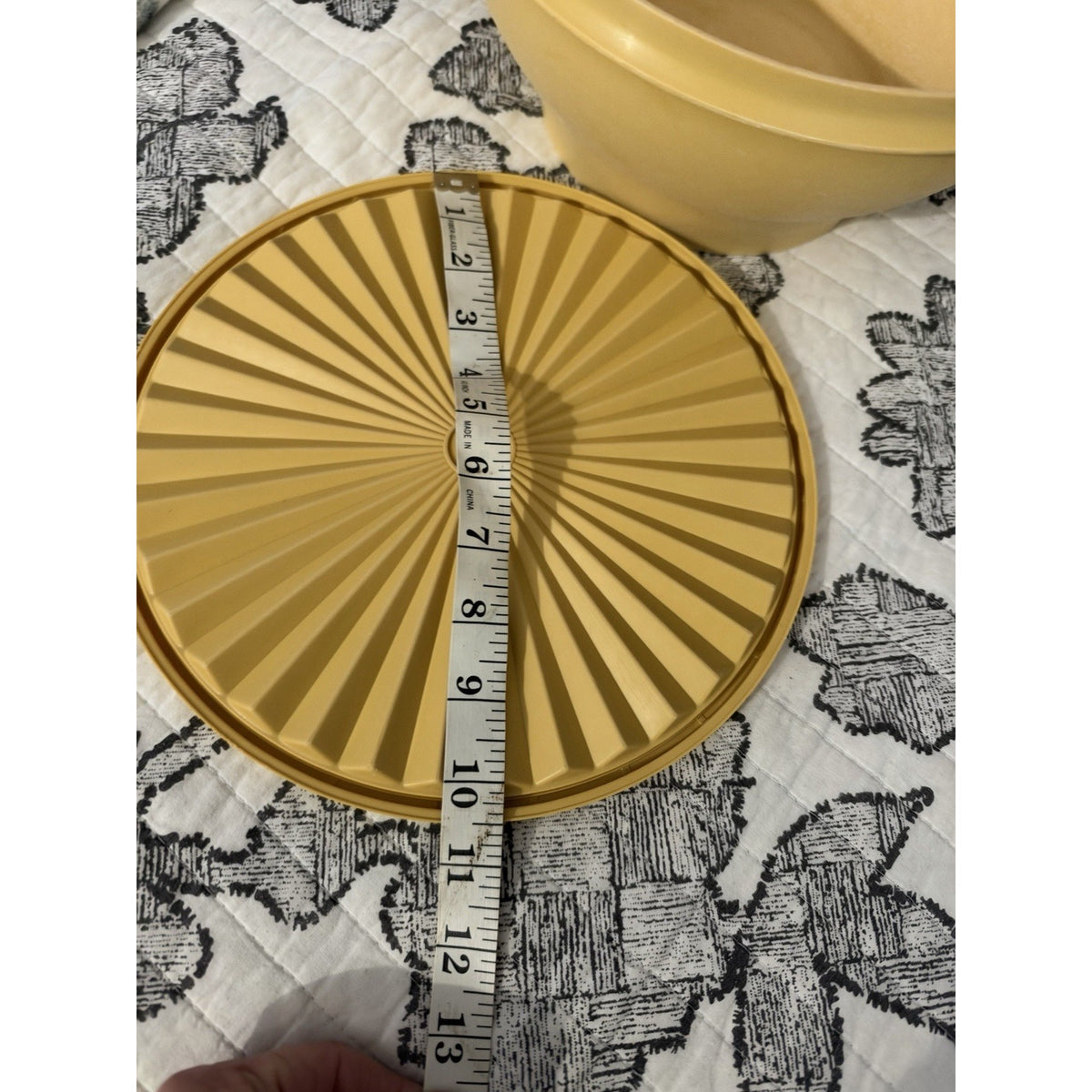 VTG Tupperware Servalier Harvest Gold 6"x11" Salad Serving Bowl With Lid 881-3
