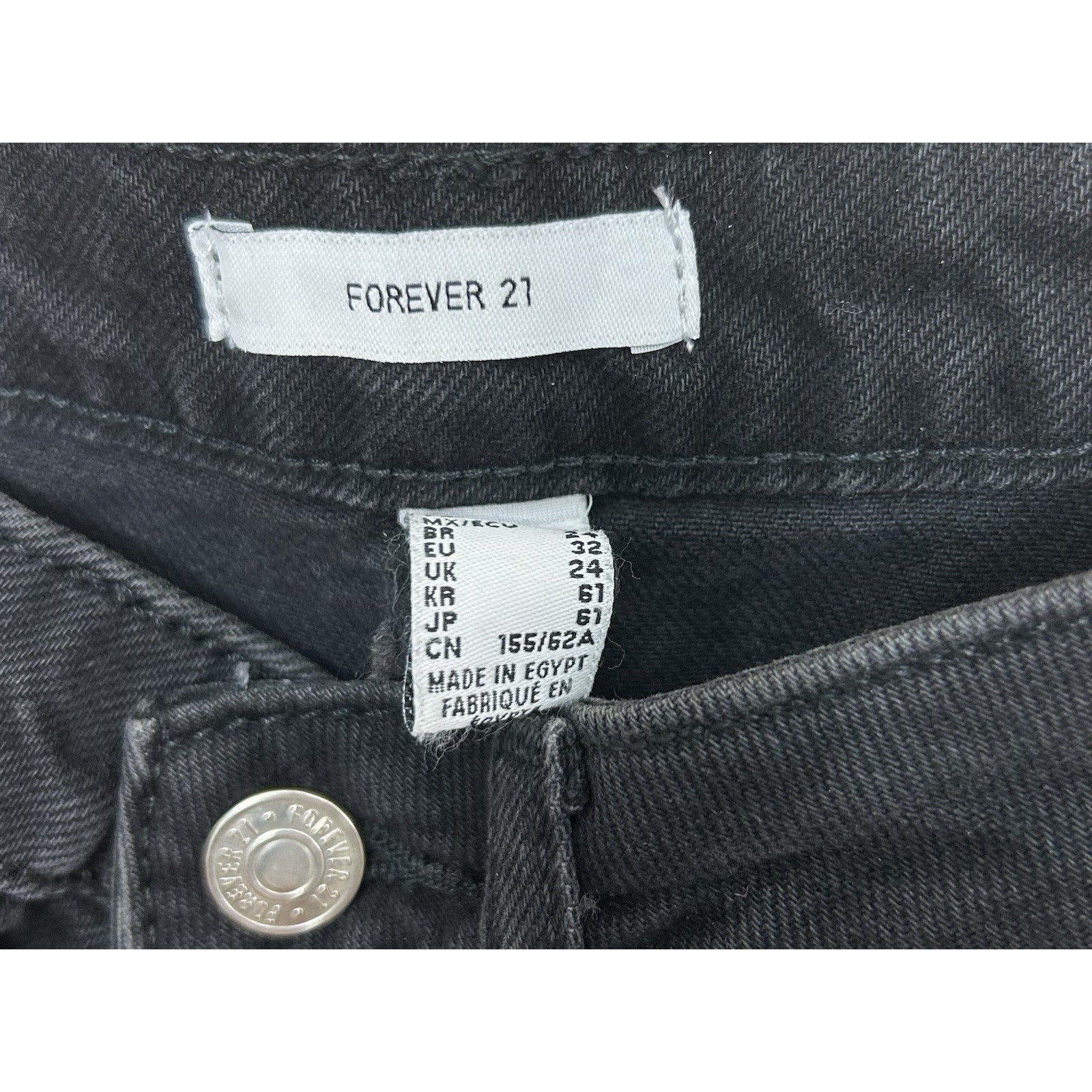 FOREVER 21 Retro high rise slightly relaxed Womens shorts size 24 New With Tags.