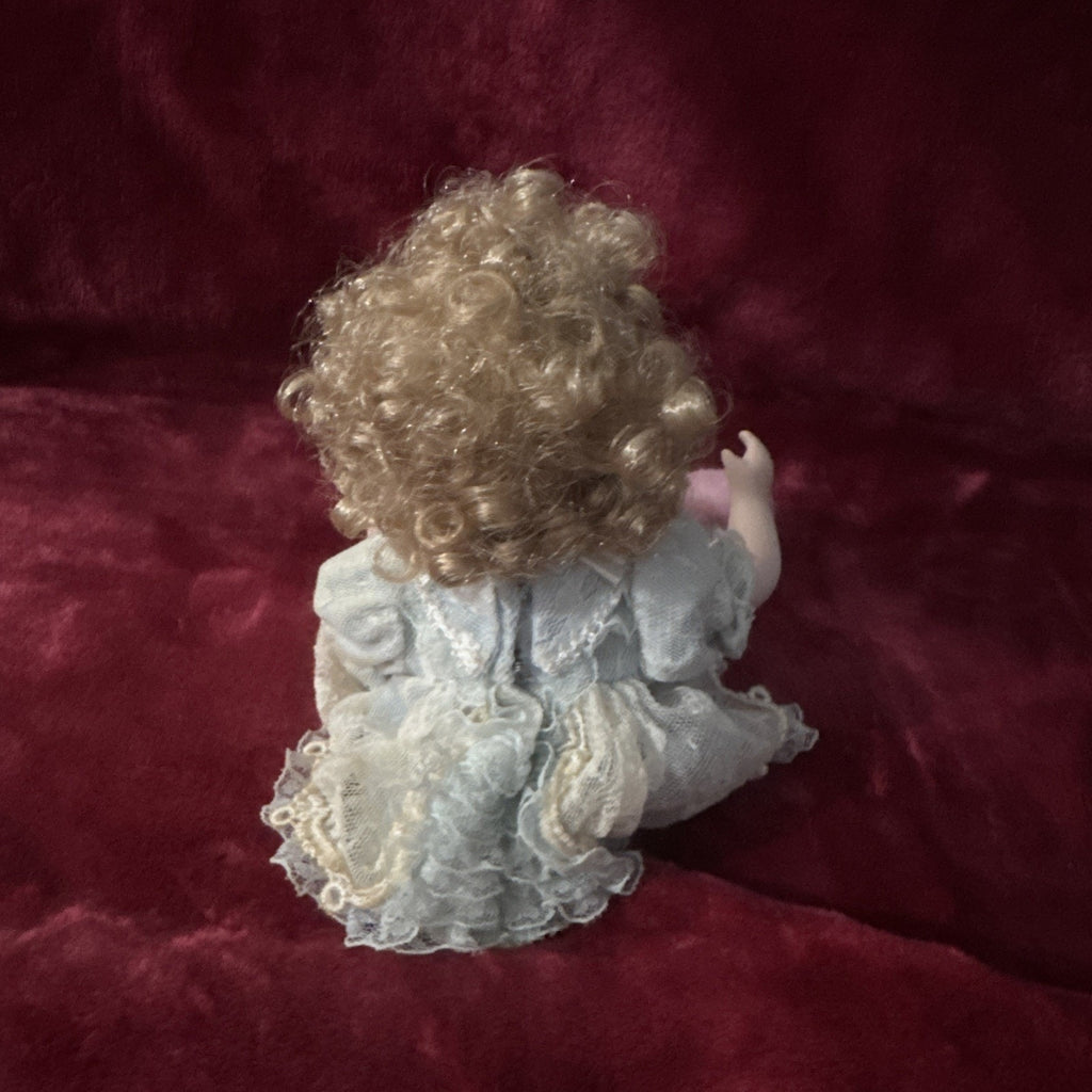 2003 Marie Osmond Tiny Tots Collection SUZANNE 7" Sitting Porcelain Doll
