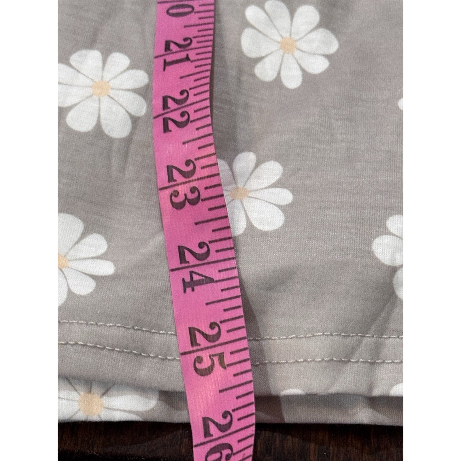 Misslook, Short Sleeve, V-Neck, Gray W/Daisy Print, T-Shirt Size Medium NWT