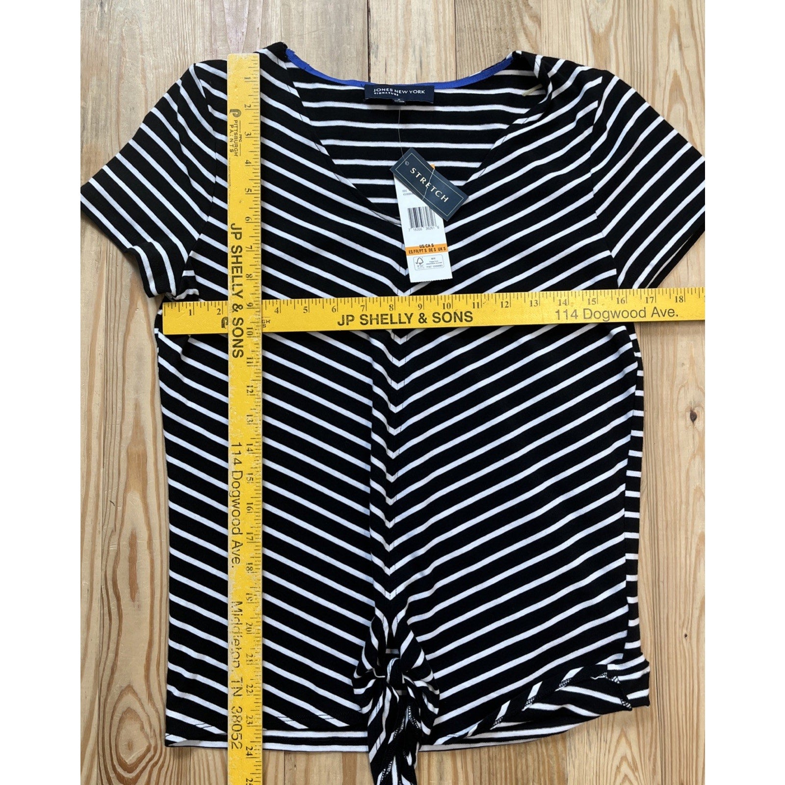 Jones New York Signature Black Short Sleeve Top. NWT. Small. Cute.