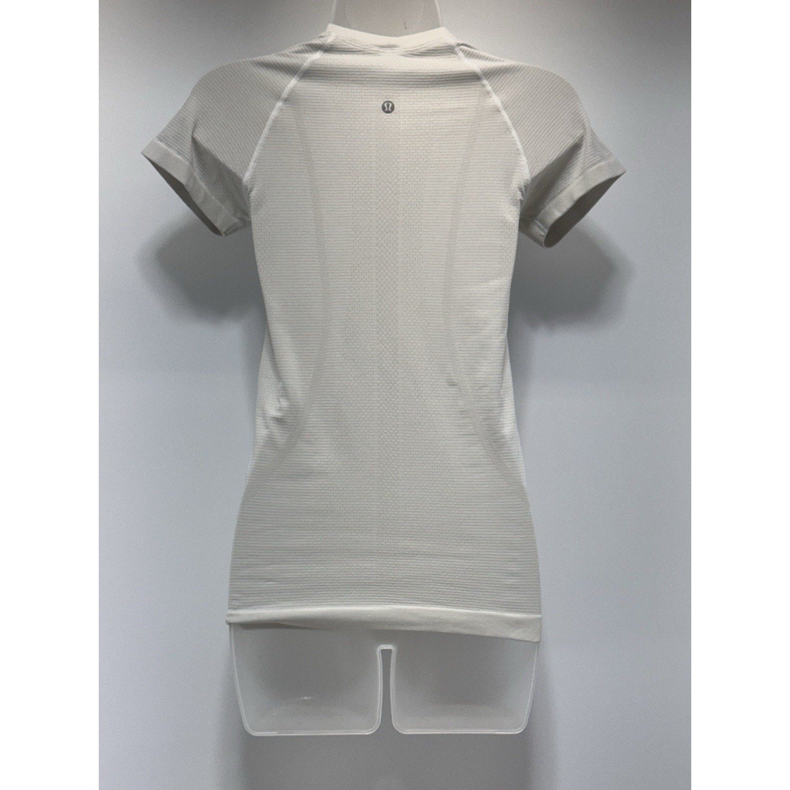 Lululemon Swiftly Tech T Shirt Ivory Athletic Tee Women’s Measures 25 Bust X 24