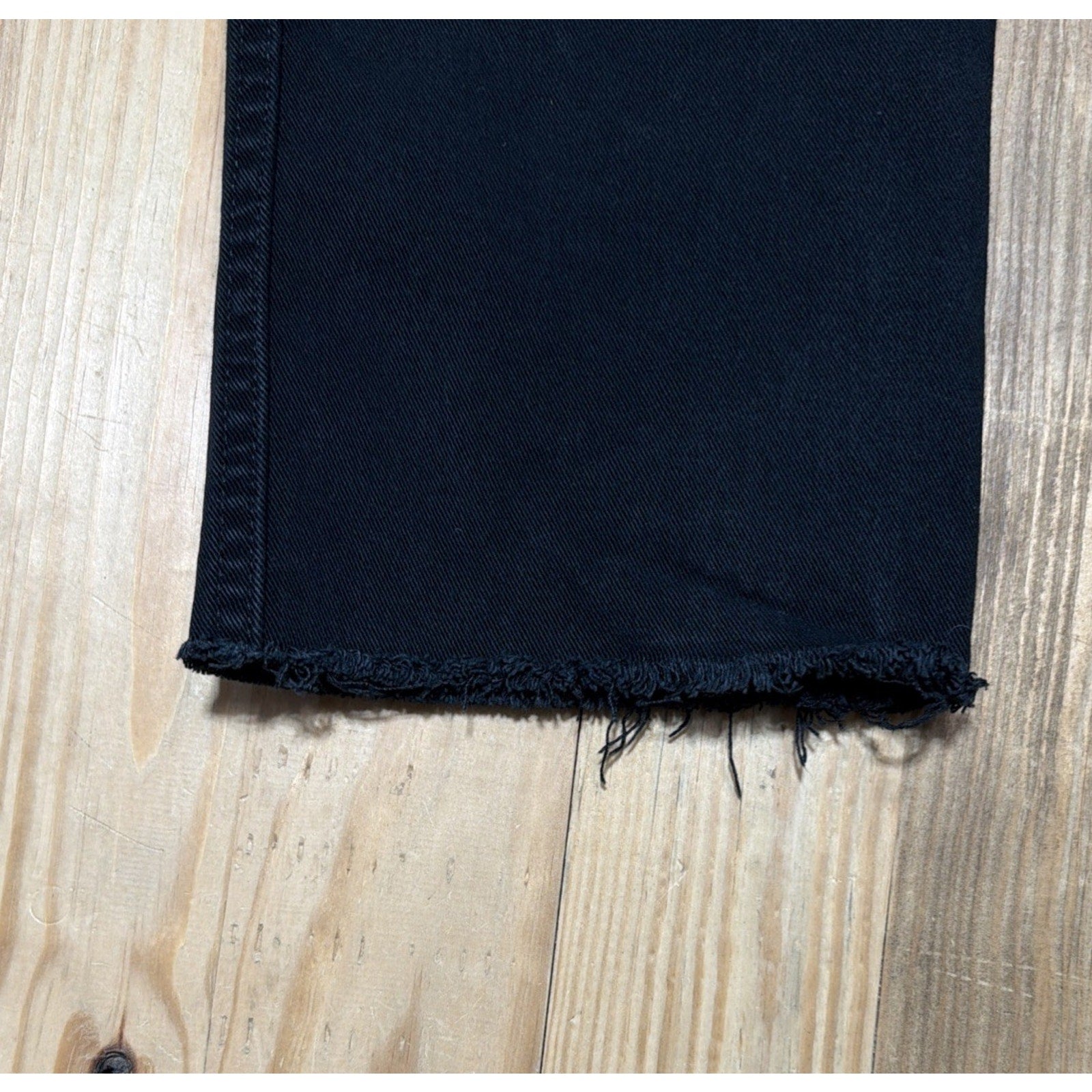 Levi's Men's Mid-Rise 513 Five Pocket Straight Leg Jeans Size Black 32x24 Cutoff