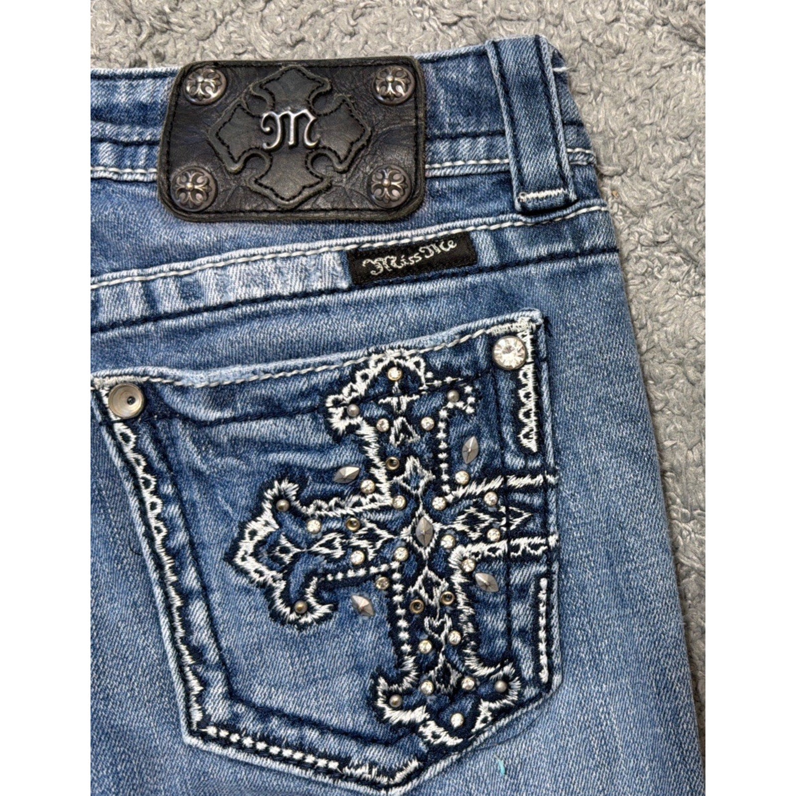 Miss Me Capri Jeans JP5345P Womens 26 Embellished Cross Pocket Distressed