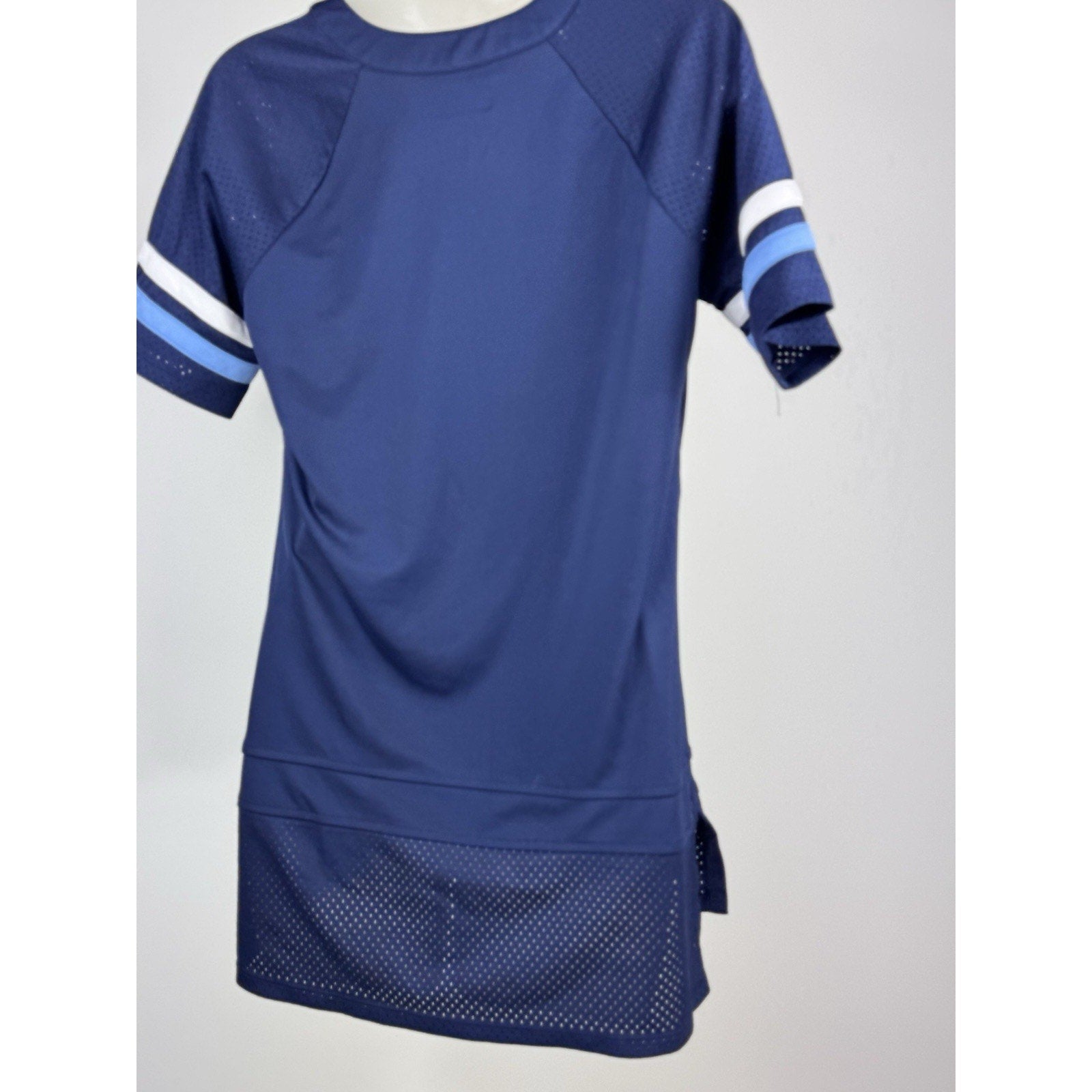 Tennessee Titans Women's NFL Team Apparel Shirt Medium V-neck