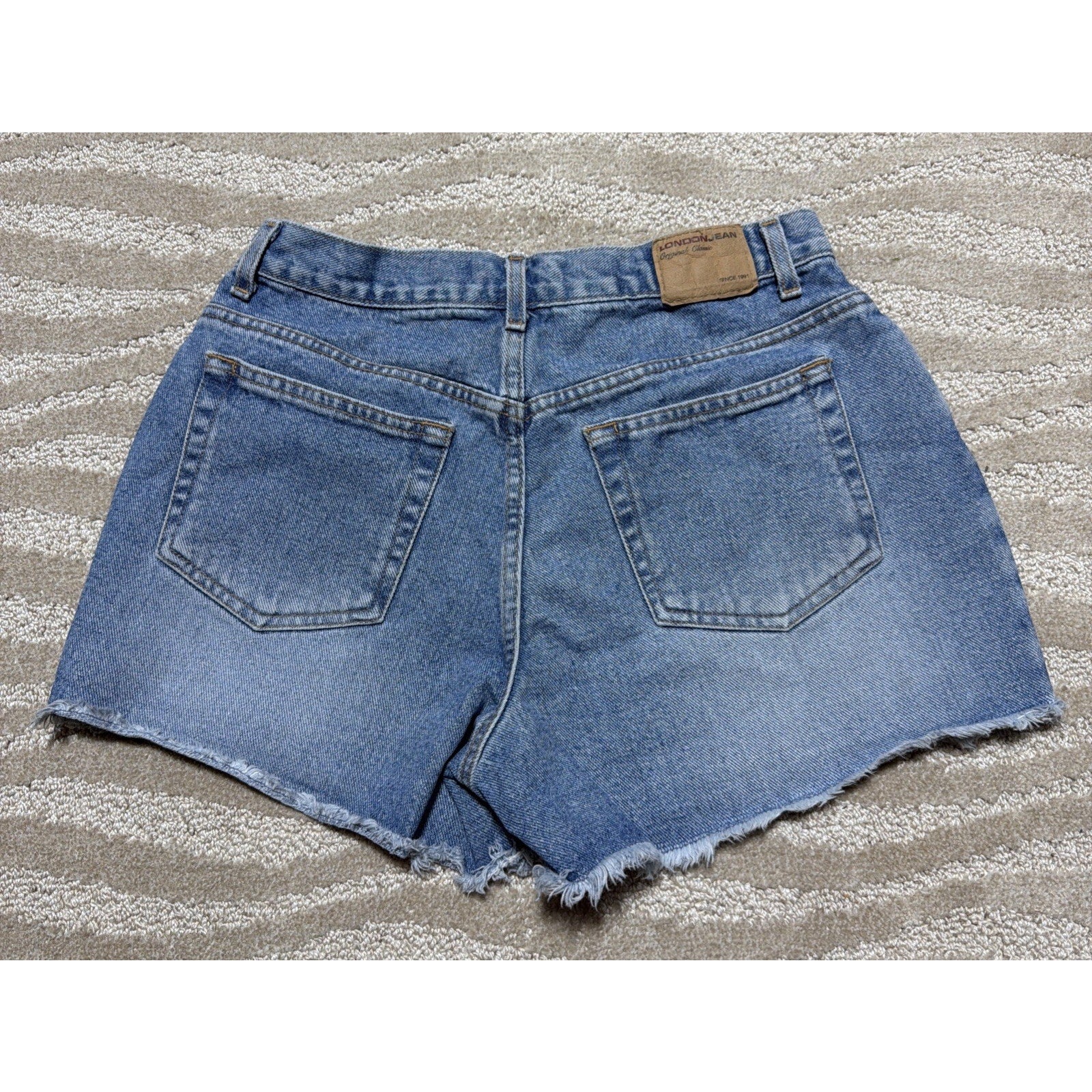 London Jean Women’s Sz 8 High Waisted Mom Cut Off Blue Jean Shorts 3”L