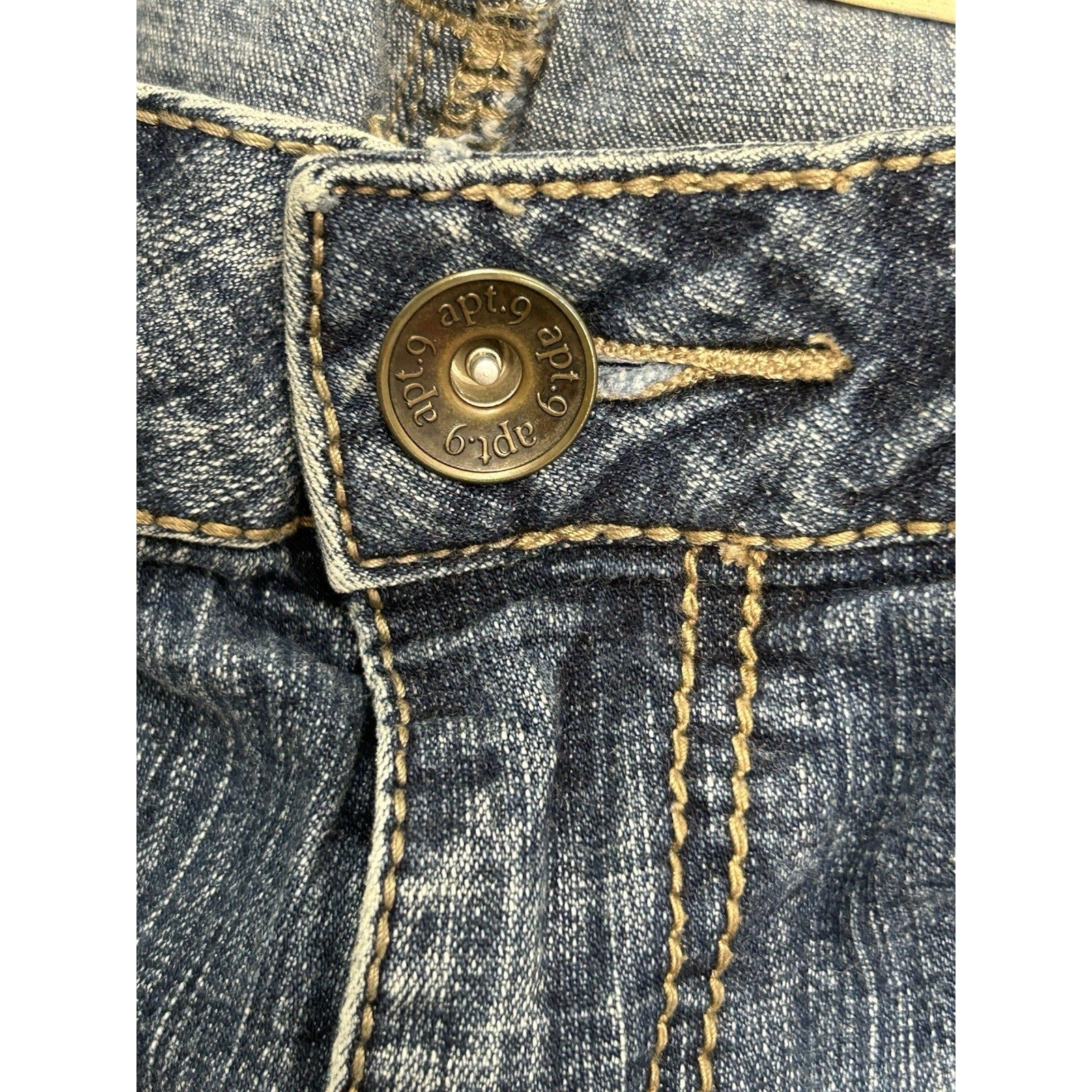 APT.9 Jeans Women's size6 Bootcut Distressed Denim Stretch Mid Rise (30x29).