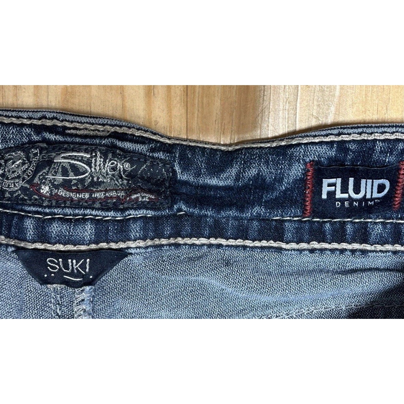 Silver Jeans Women's Mid Capri Jeans Suki Fluid Blue Denim Y2K Size 27 x 22.5