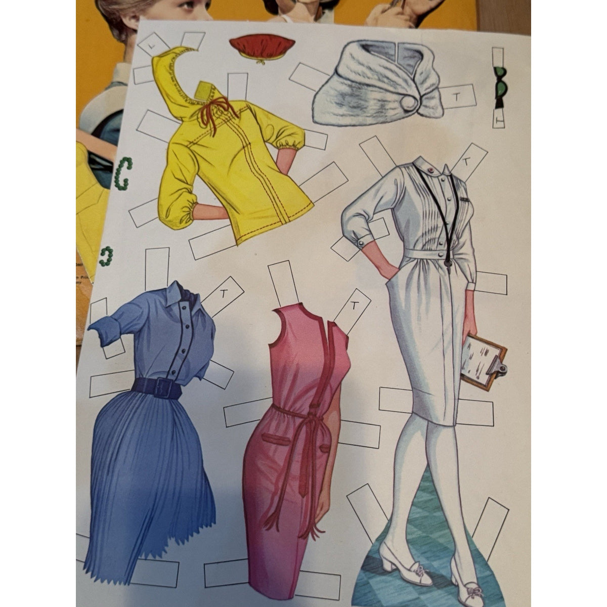 The Nurses Cut Outs Whitman Publishing (1975) 2 Paper Dolls w/ Clothing