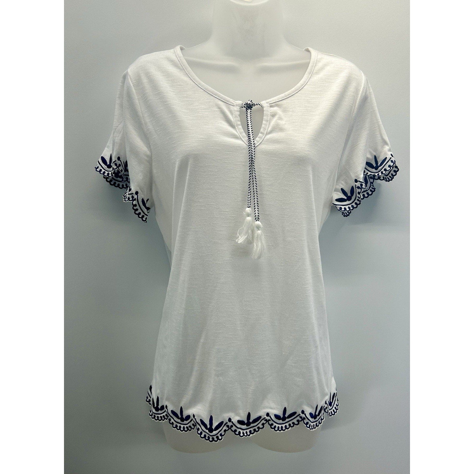 Liz Claiborne Top Womens Large White With Blue Trim Pullover Short Sleeves NWT.