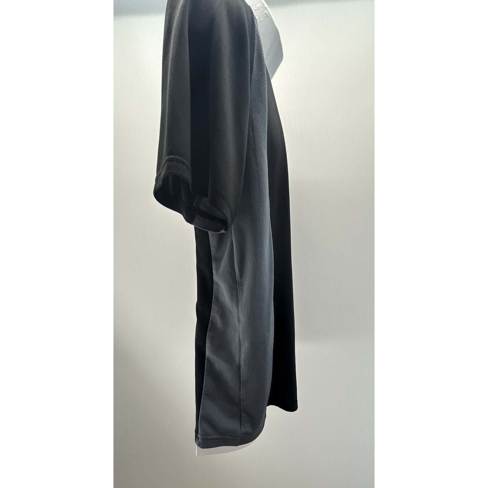 Adidas Black Gray Pullover Three Stripes Top Mens Size Medium Mesh Short Sleeve.