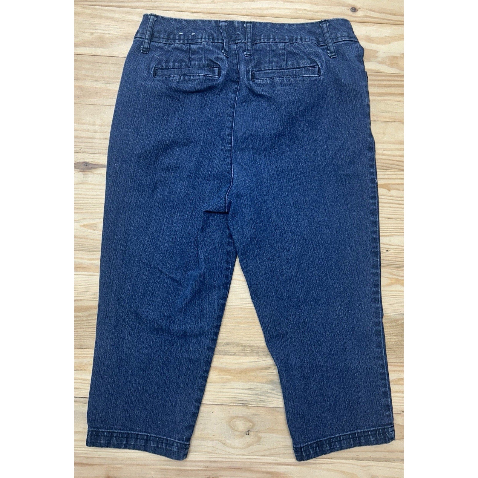 St. Johns Bay Womens High-Rise Blue Capri Jeans Size 4.