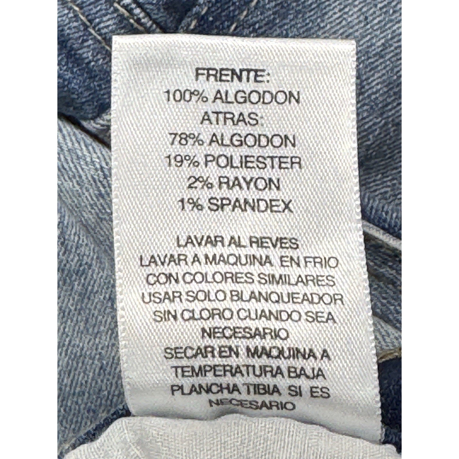 Women Signature Studio Belted Blue Denim Shorts MidRise Sz 4