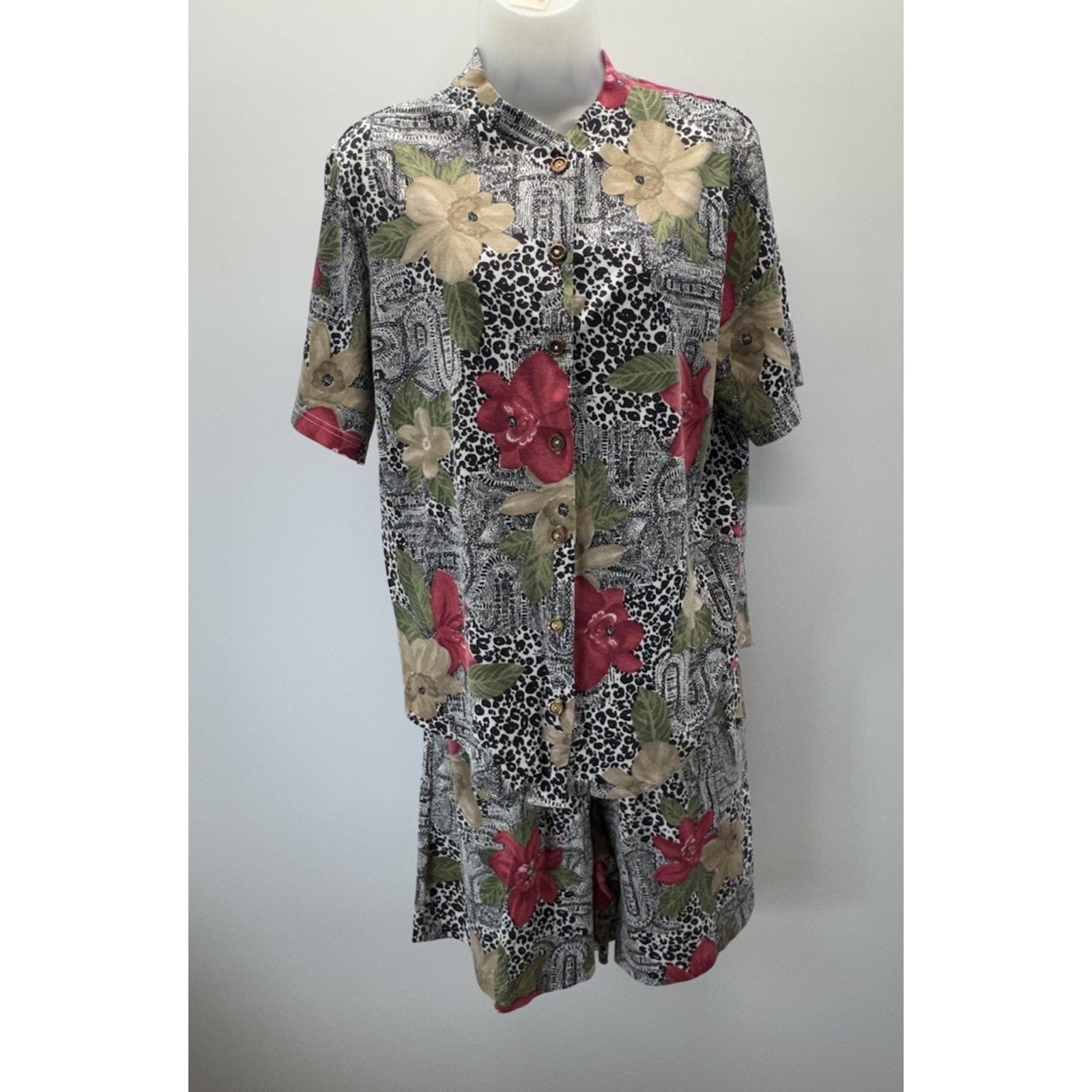 Vintage Land ‘n Sea Floral Animal Print Blouse & Shorts Set Size Medium