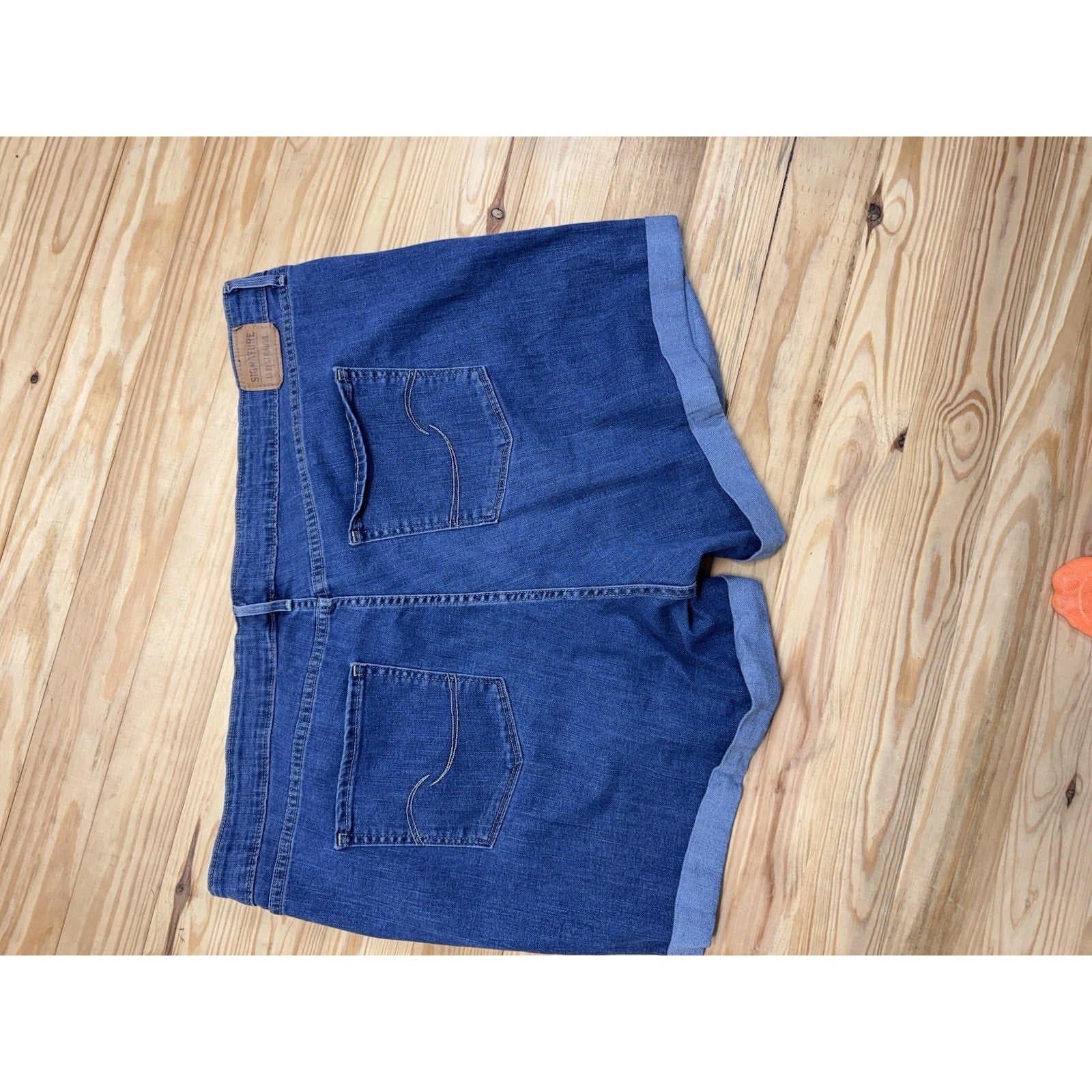 Levi Straus Signature Jean Shorts Women’s Plus Size 26W 45 Waist