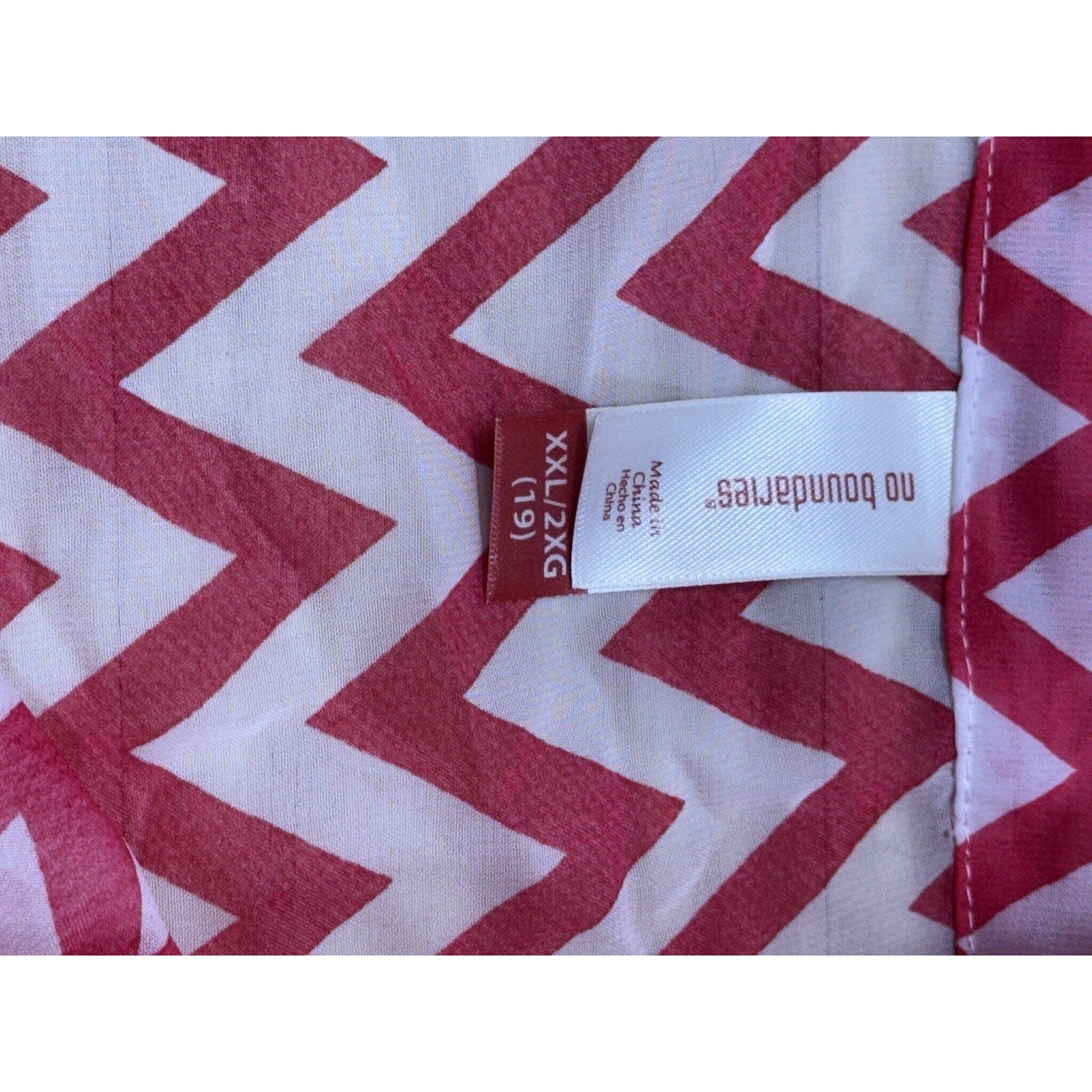 NO BOUNDARIES Women’s Large Chevron Hot Pink XXL Zig Zag Tie Front Blouse