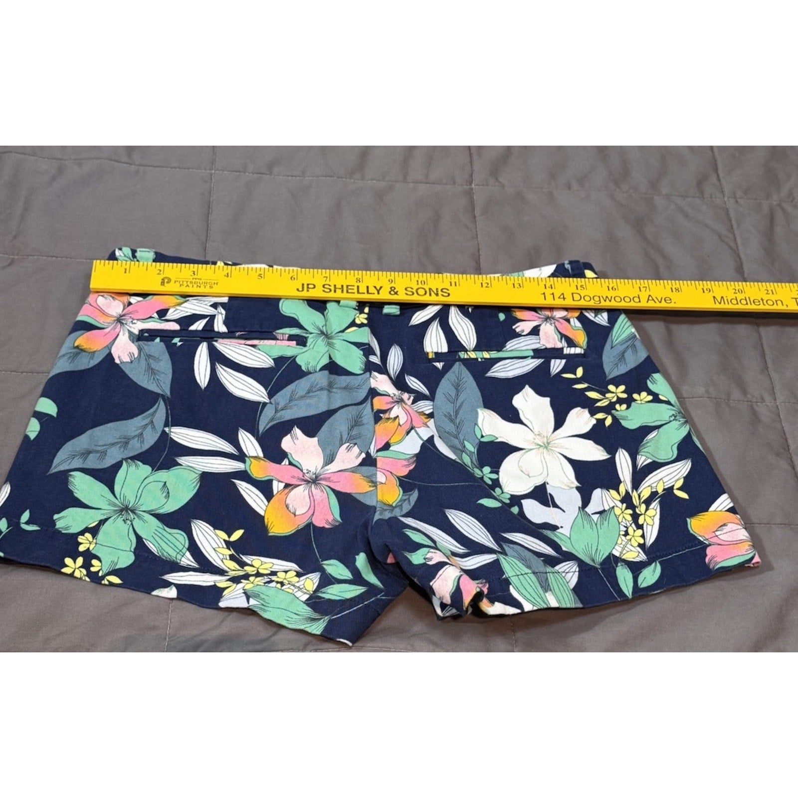 A.N.A Shorts Women's Size 6 Blue Floral Print Twill Mid Rise Mid Length Casual