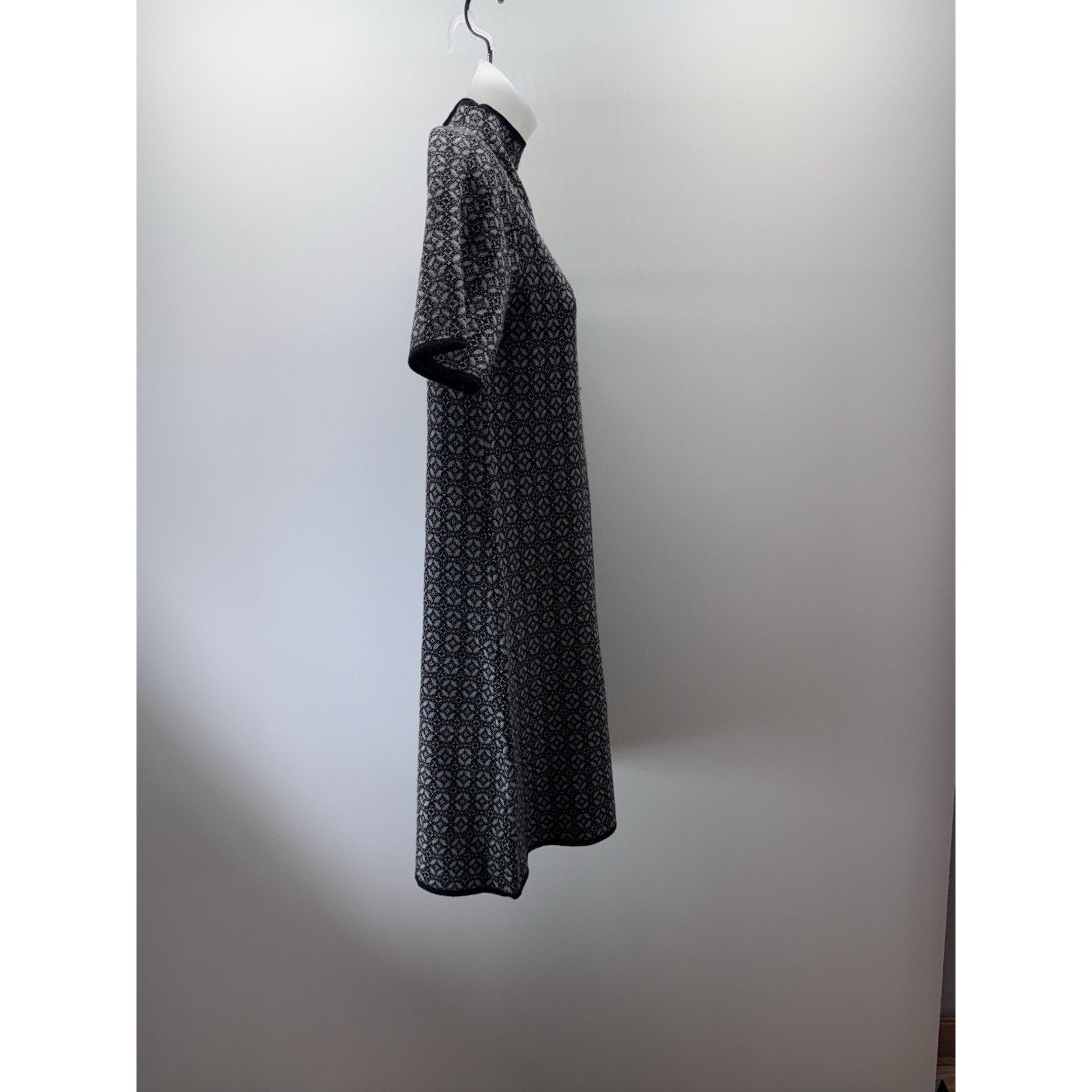 Nicole Miller Geo Print Black White Short Sleeve Sweater Dress Size Small NWT