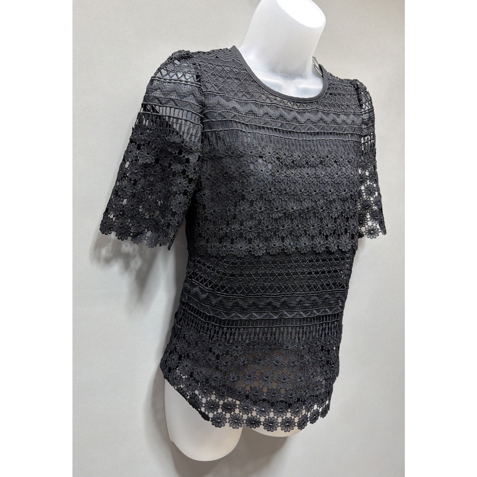 EXPRESS Black Floral Crochet Semi-Sheer Lined Casual Top Women's XS New
