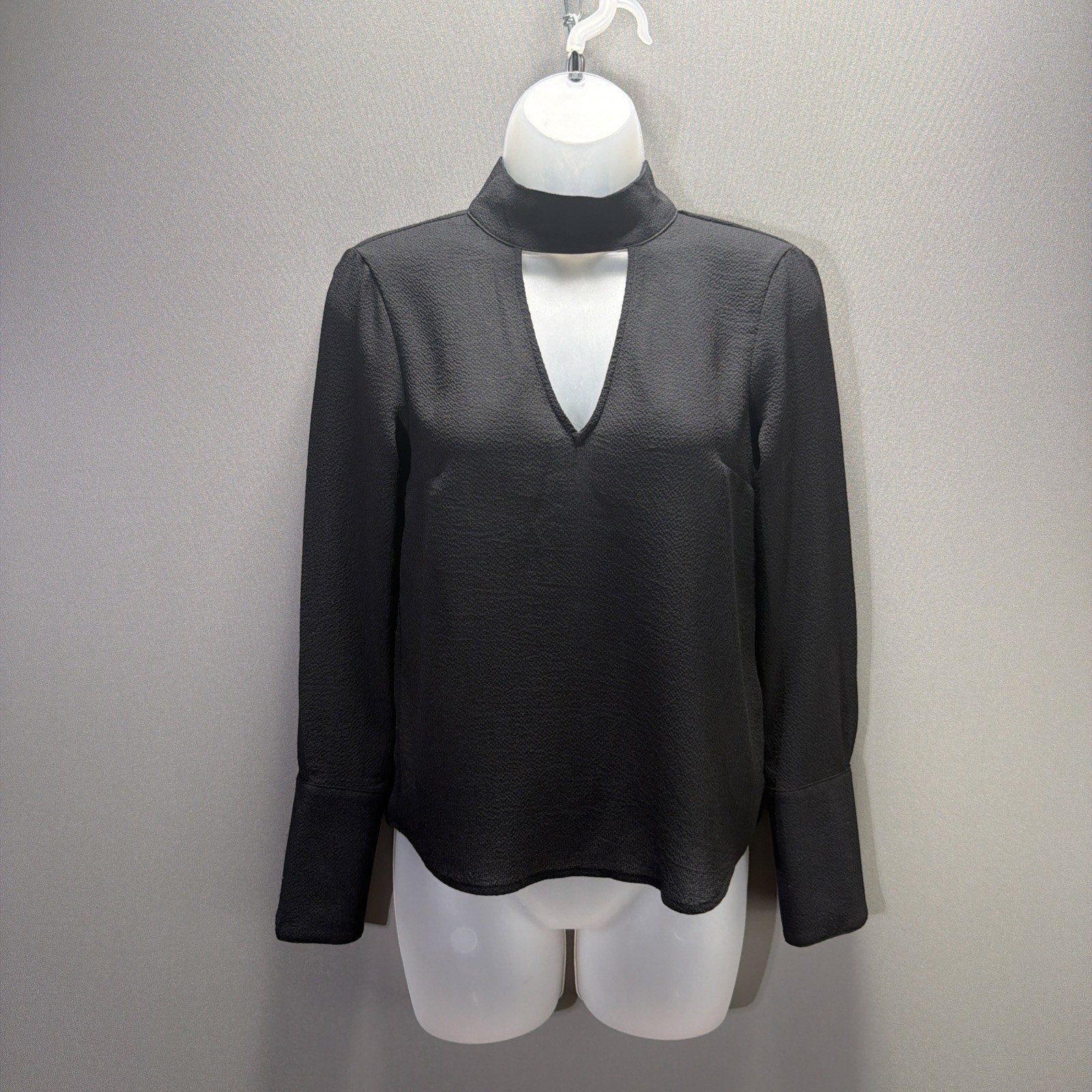 Divided H&M Women's Size 2 Black Long Sleeve Blouse Keyhole Neck Button New