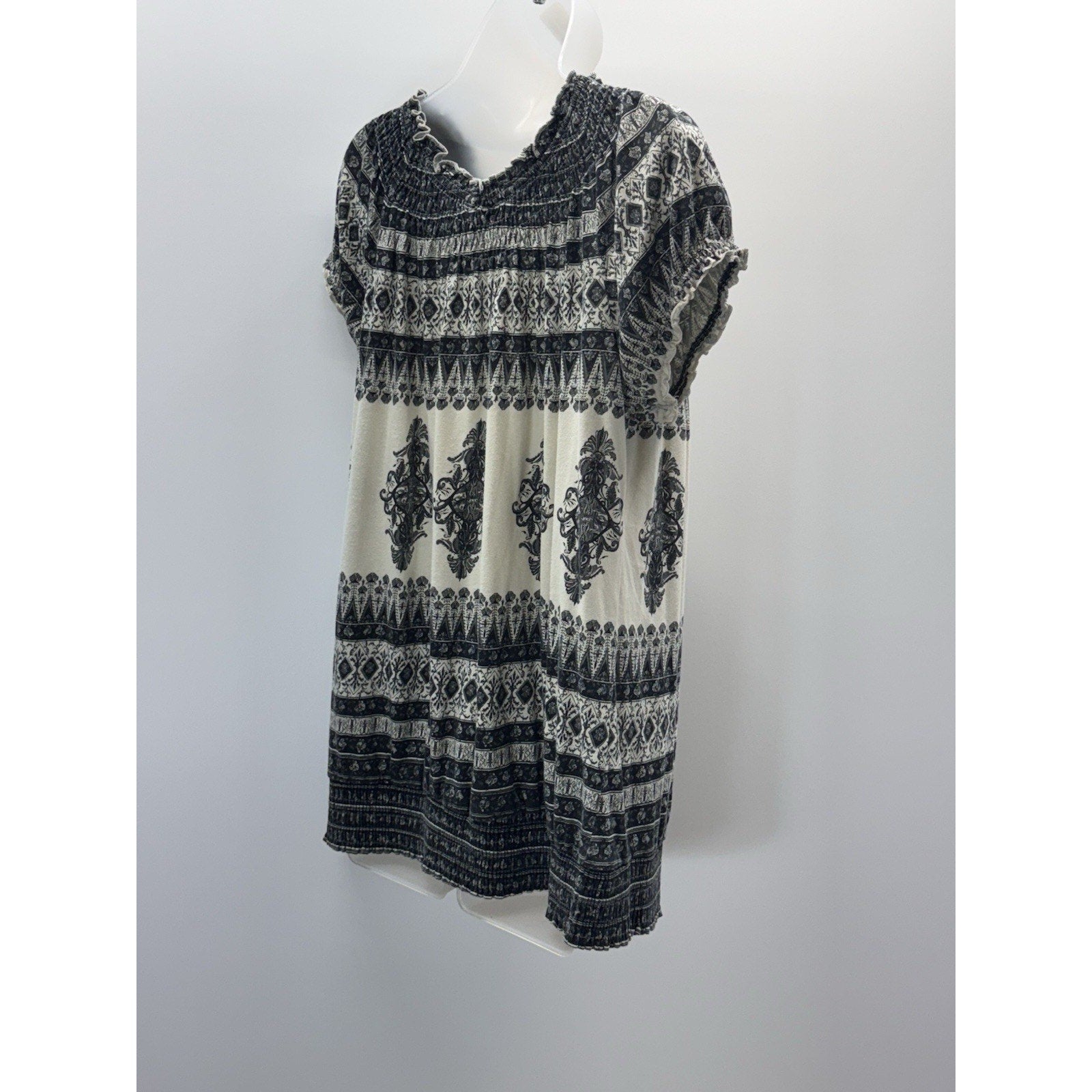 Cato Women’s Top Shirt Blouse Size 18/20 Black Short Sleeve Stretch Pullover