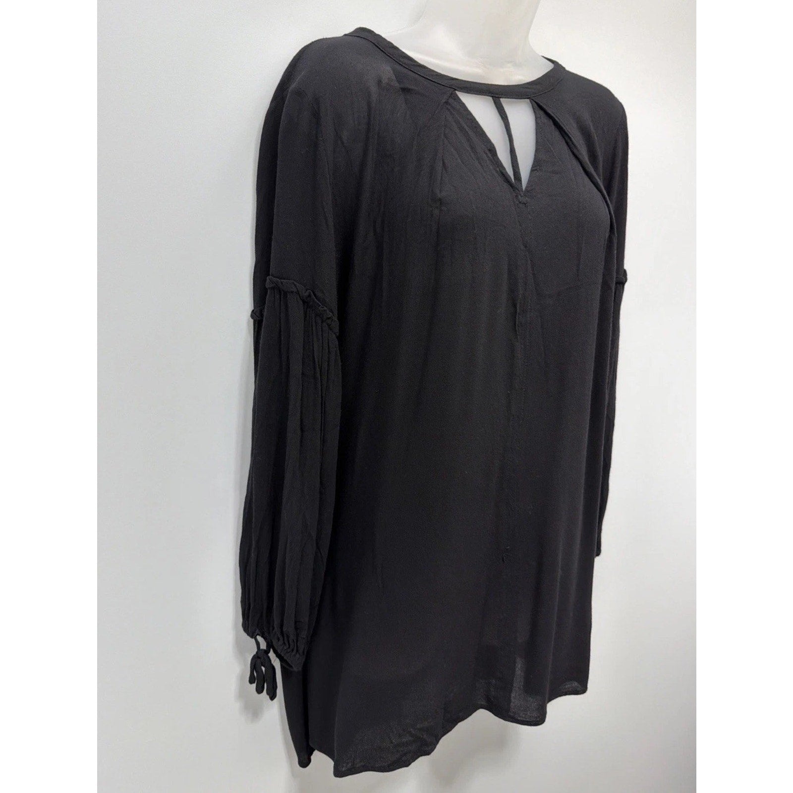 Umgee Tunic Top Women’s M Black Crisscross Front Long Sleeves