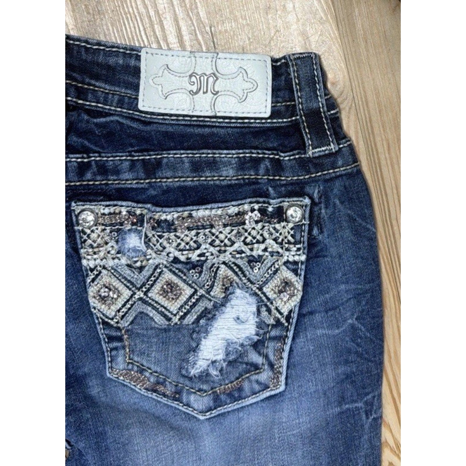 Miss Me Jeans Women's 26 Raw Hem Capri Mid-Rise Blue Stretch Denim