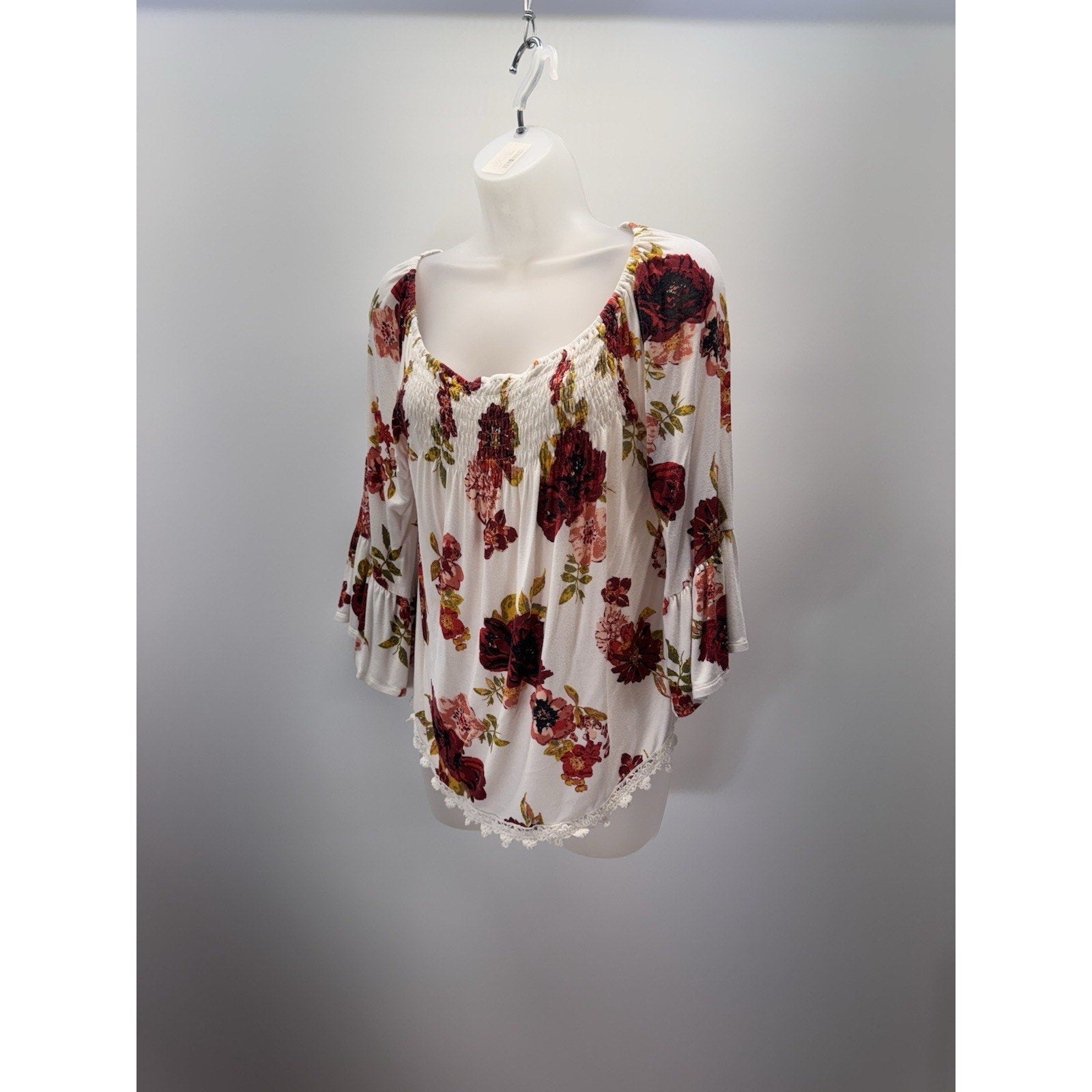 LUQ Women’s Size Large Floral Blouse, Lace Edge, Rusching Ivory Red