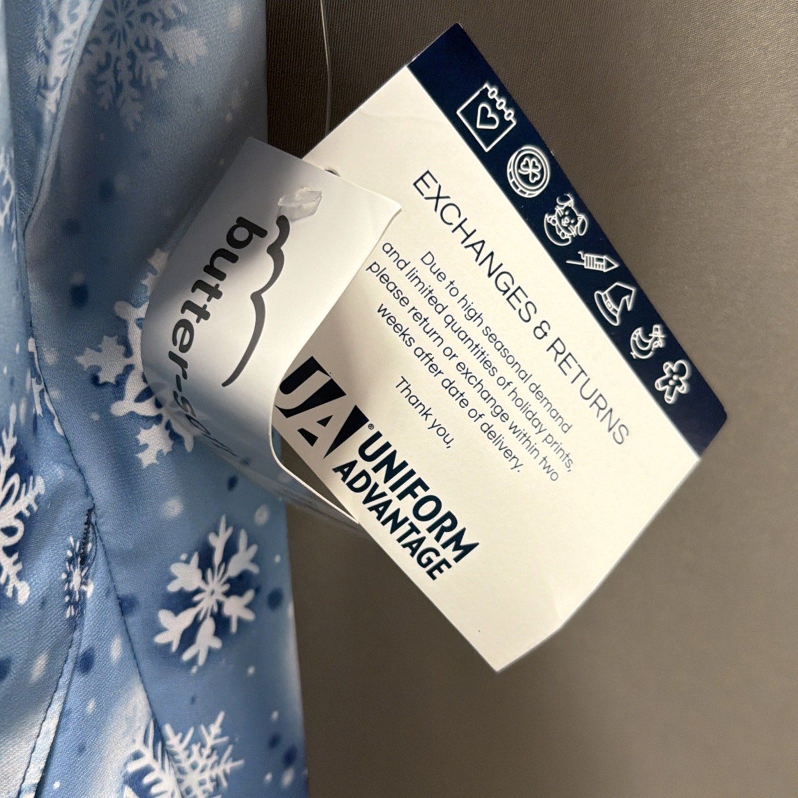 UA Scrubs Butter Soft Women's L Scrub Top Snowflake Blue Winter Christmas Stretc
