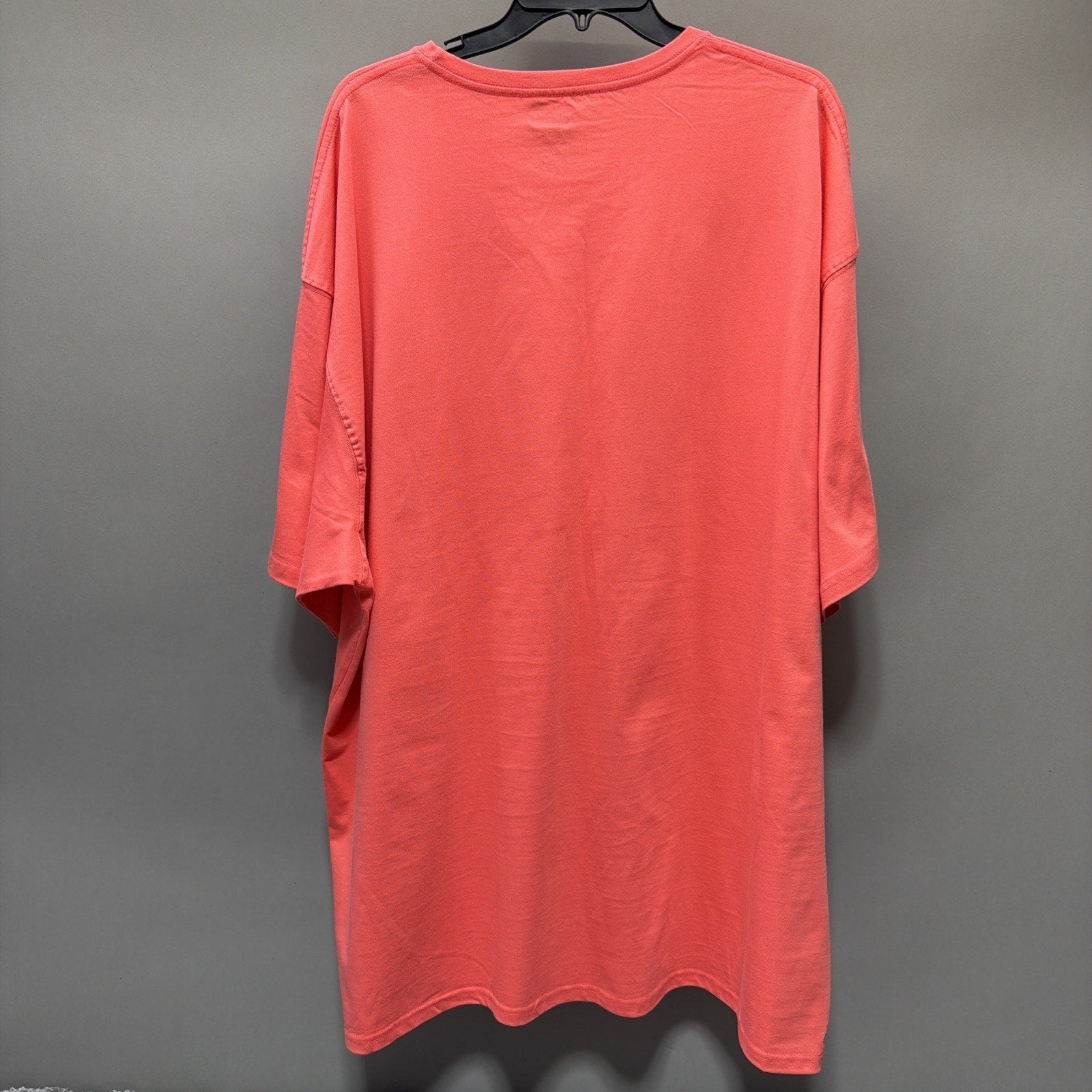 Gulf Shores Alvin’s Island Adult 4X Crew Neck Laid Back Coral Graphic SS Tee