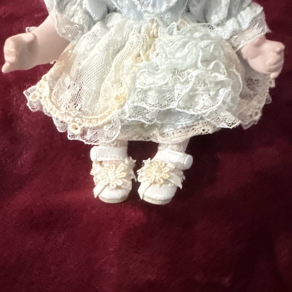 2003 Marie Osmond Tiny Tots Collection SUZANNE 7" Sitting Porcelain Doll